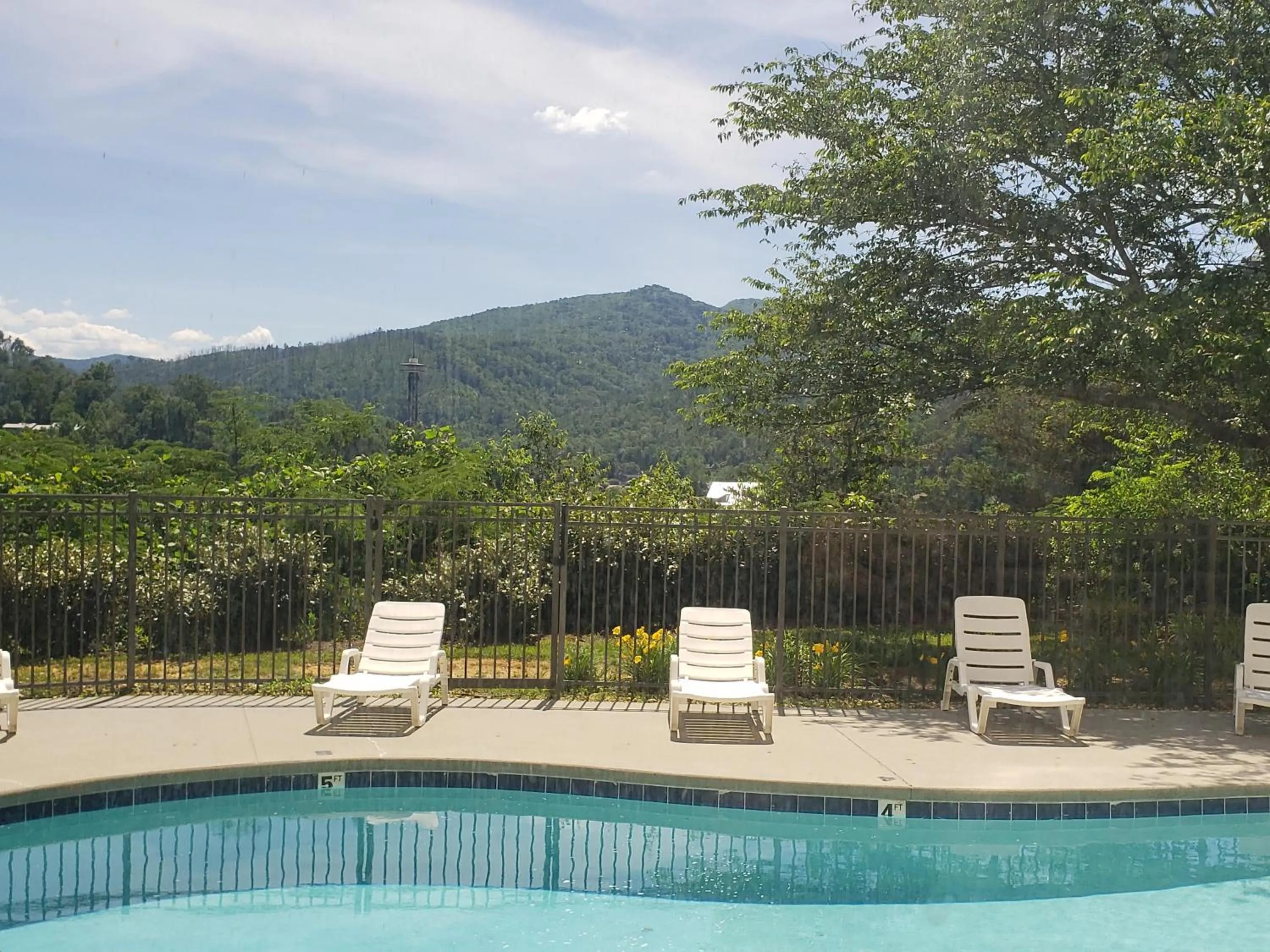 Gatlinburg Chateau Condo 506