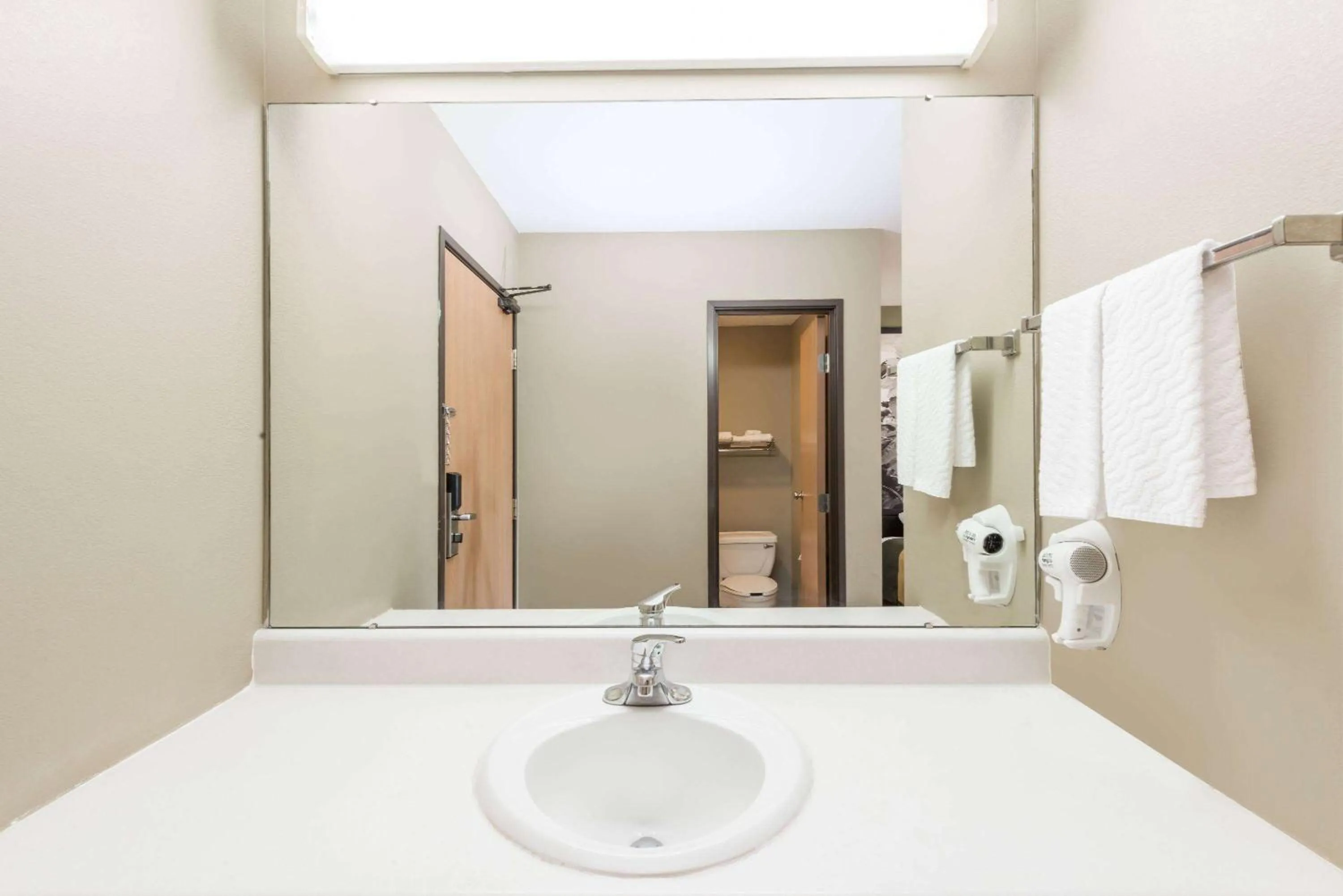 Bathroom in Super 8 by Wyndham Chanute