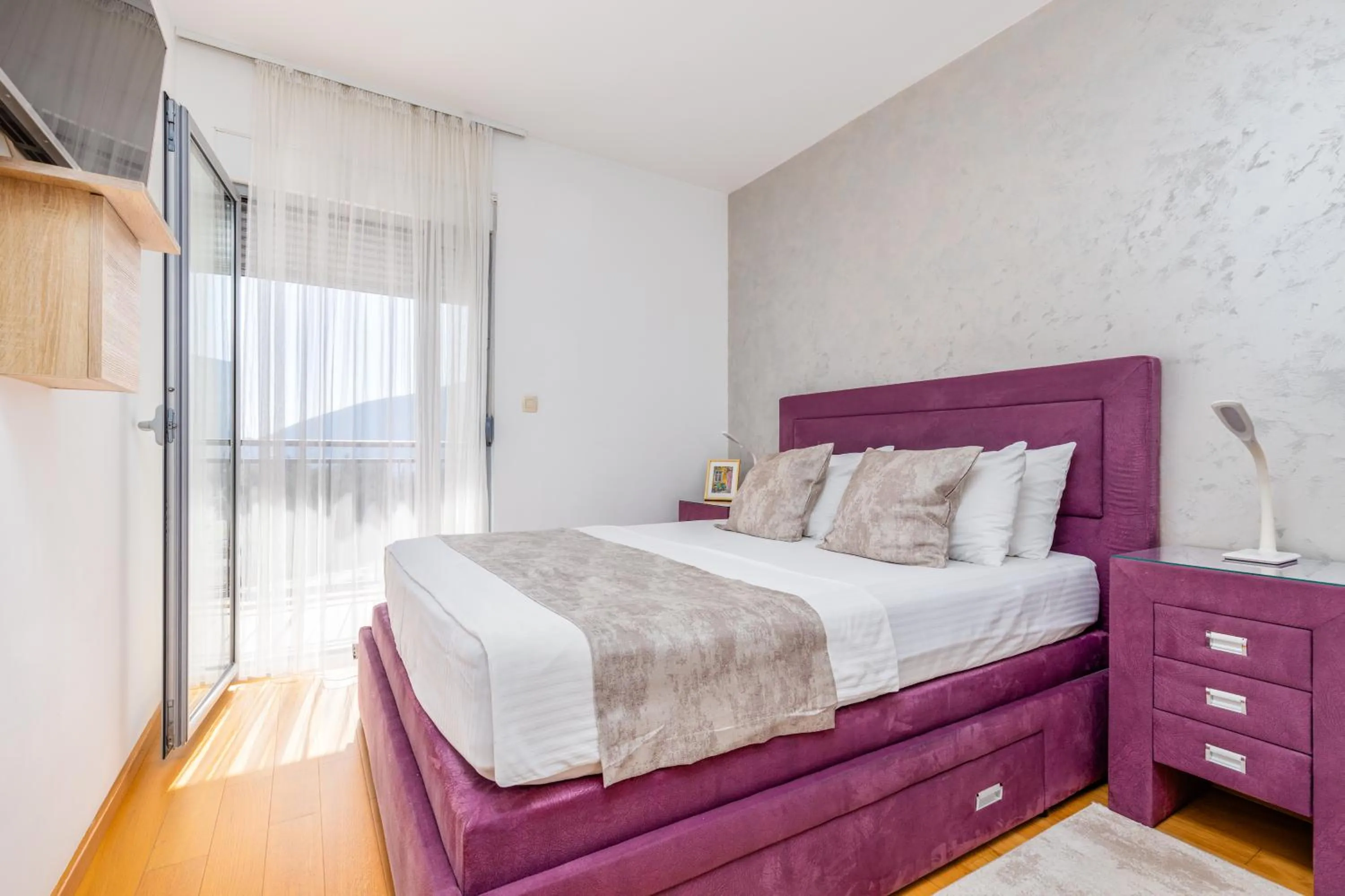 Bedroom, Bed in Apart hotel M S KATUNJANIN