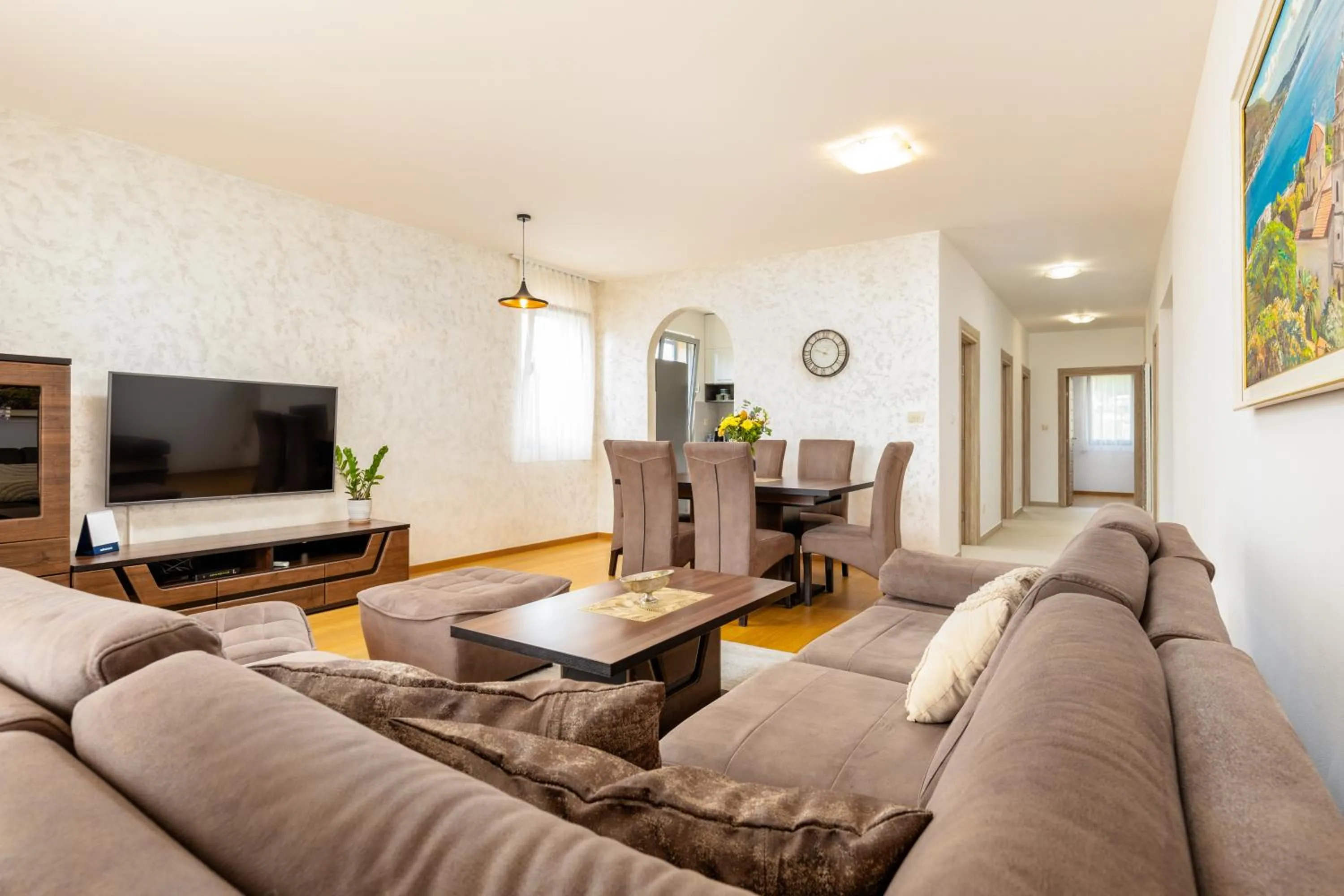 TV and multimedia in Apart hotel M S KATUNJANIN