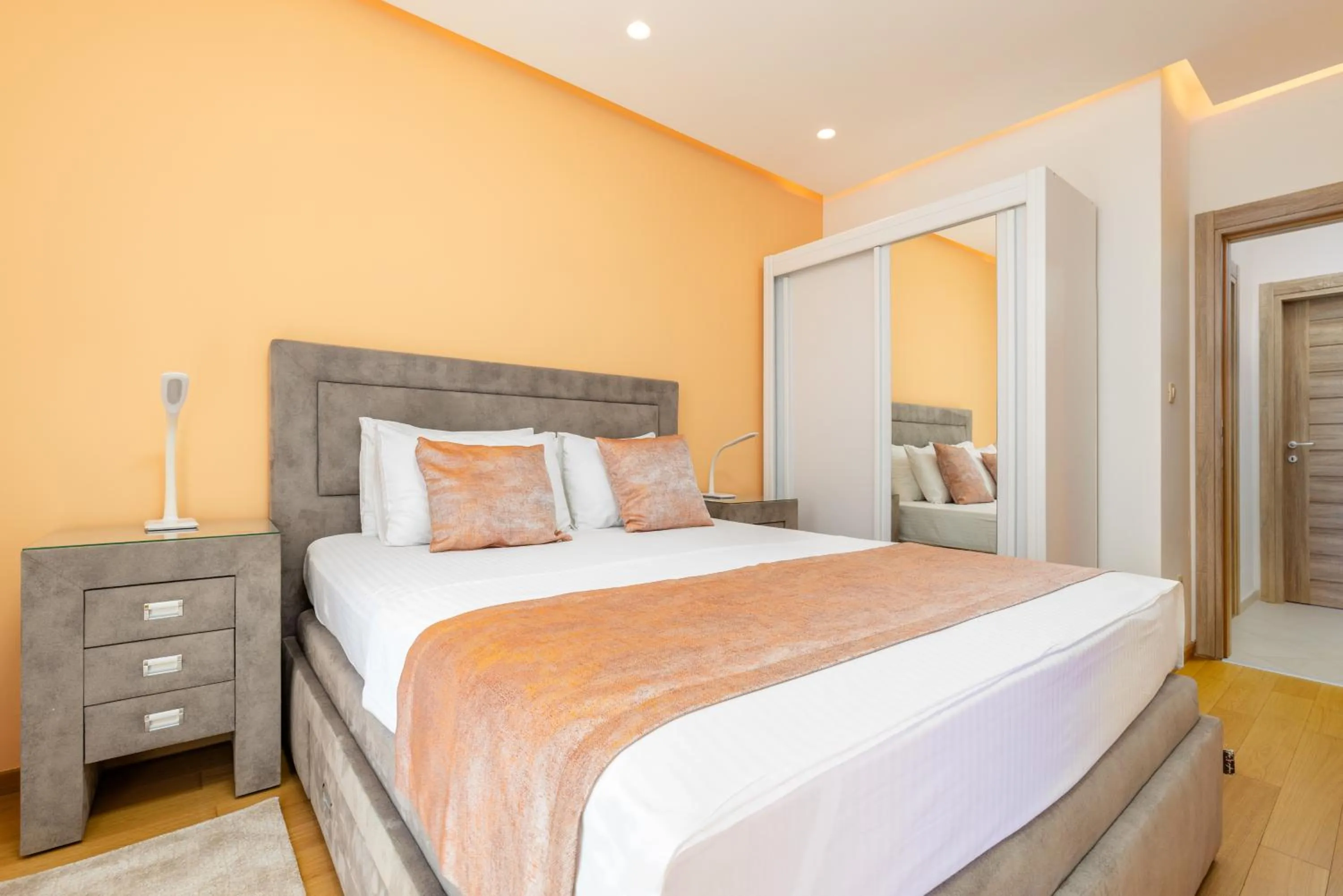 Bed in Apart hotel M S KATUNJANIN