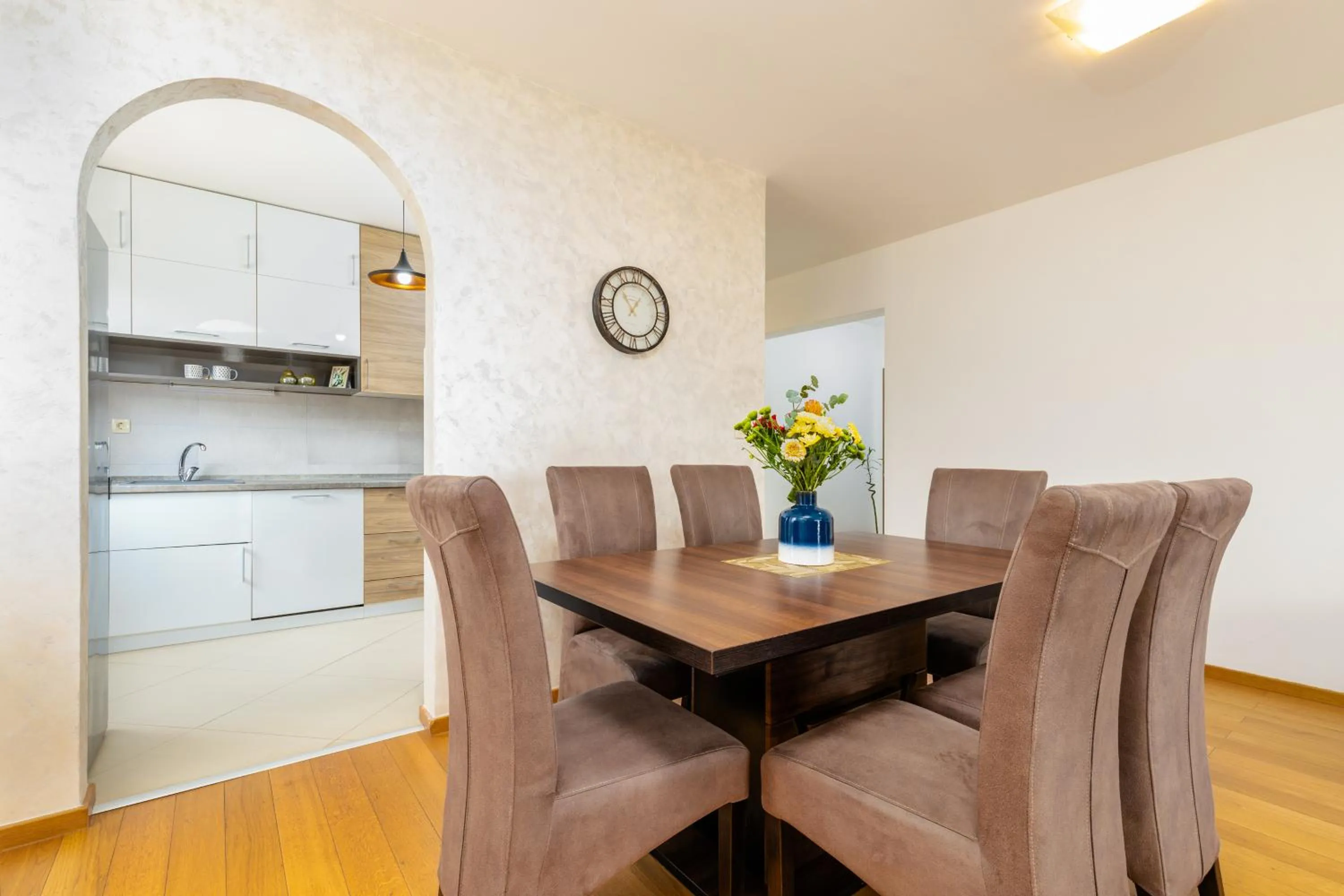 Kitchen or kitchenette in Apart hotel M S KATUNJANIN