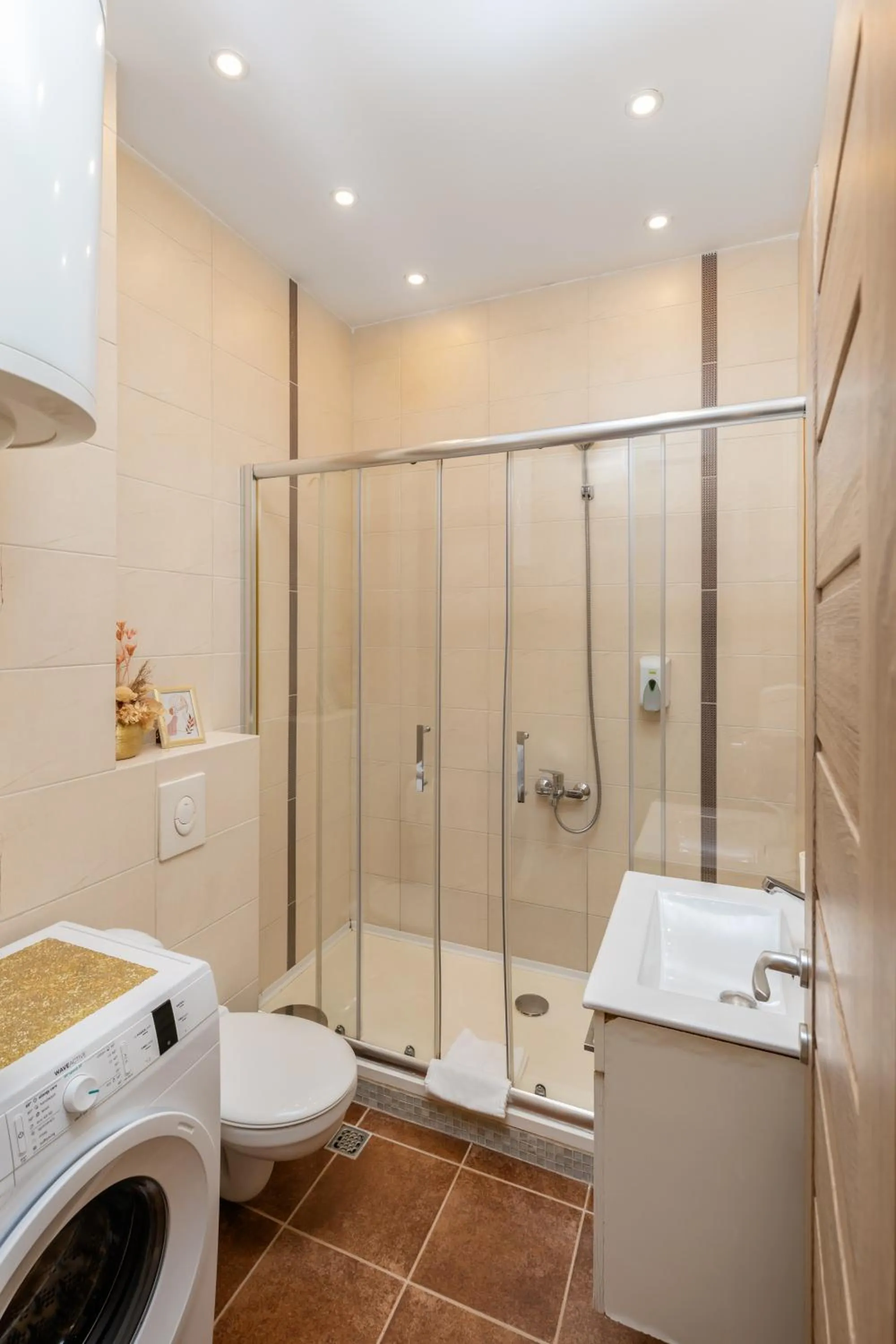 Bathroom in Apart hotel M S KATUNJANIN