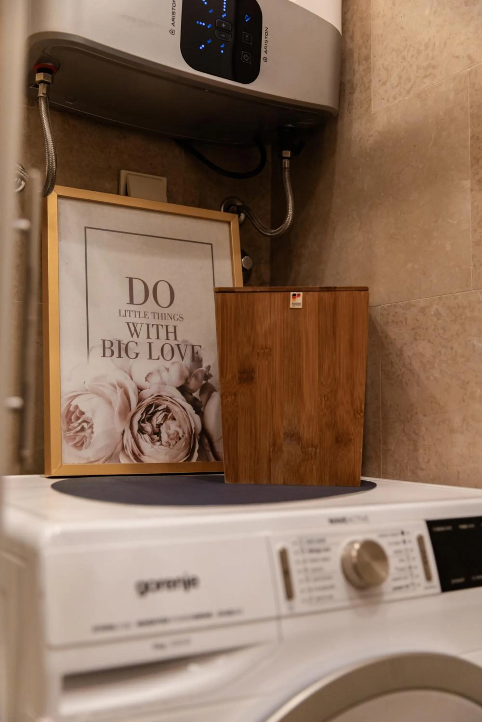 Bathroom in Apart hotel M S KATUNJANIN