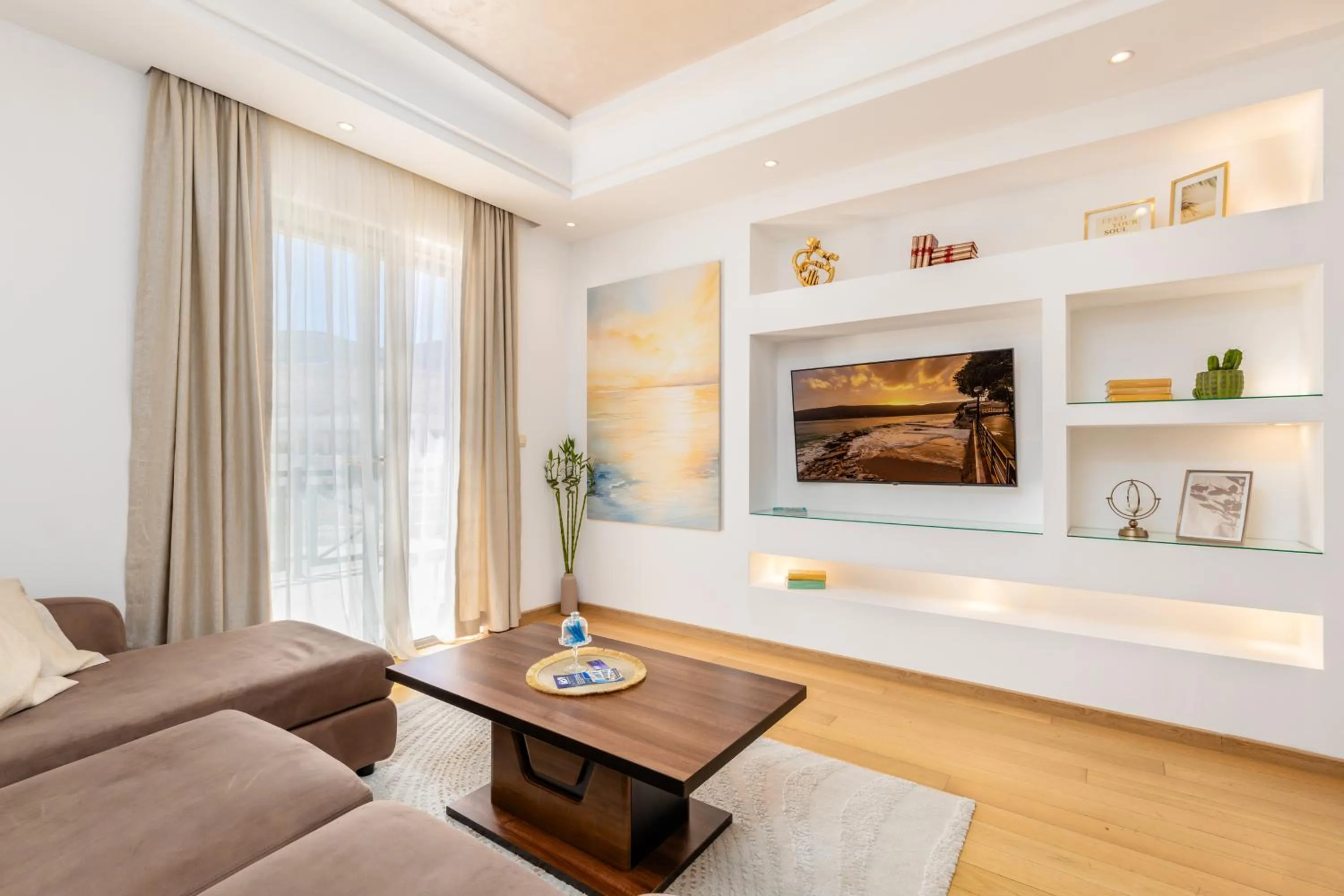 TV and multimedia in Apart hotel M S KATUNJANIN