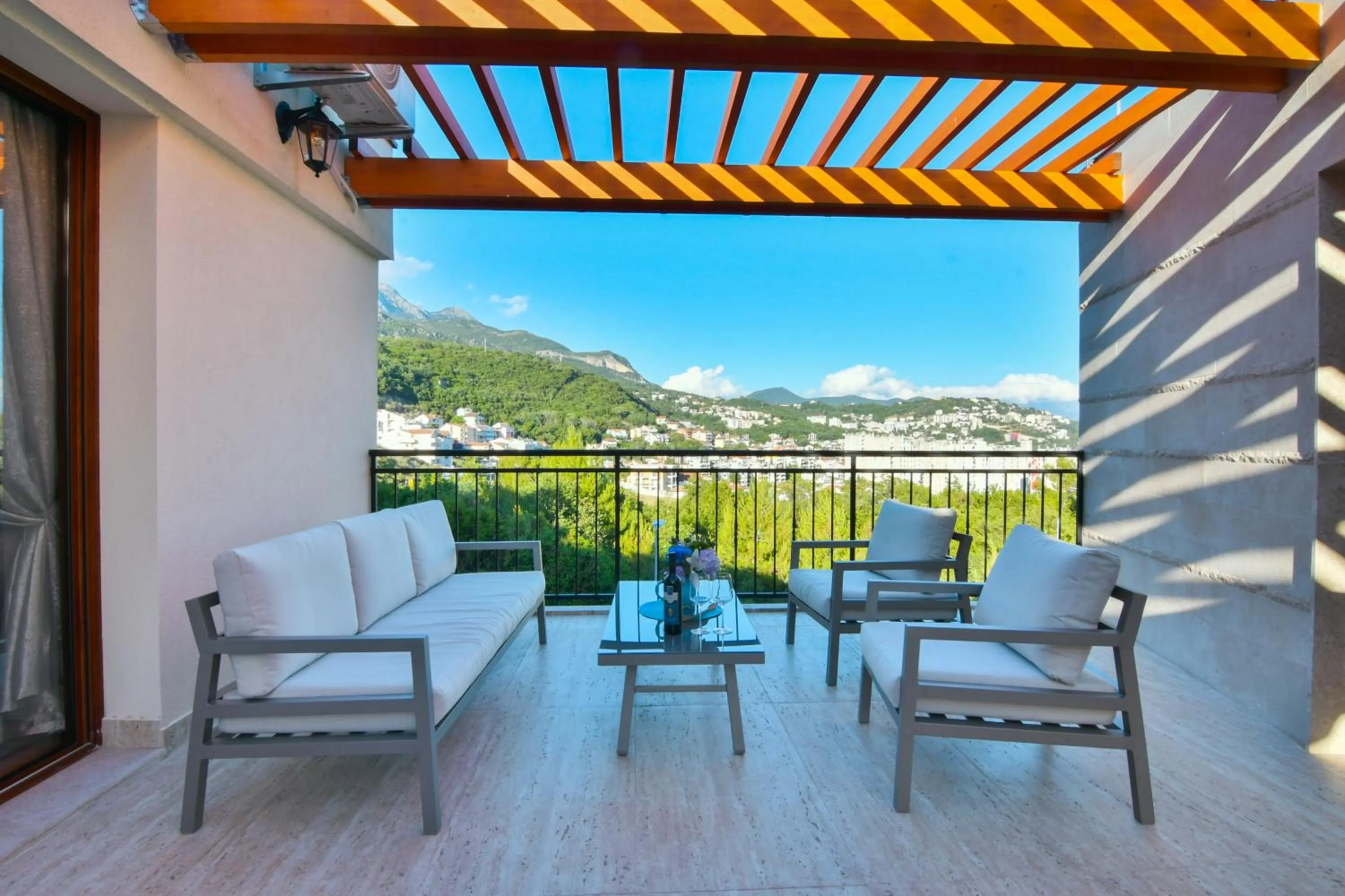 Day in Apart hotel M S KATUNJANIN