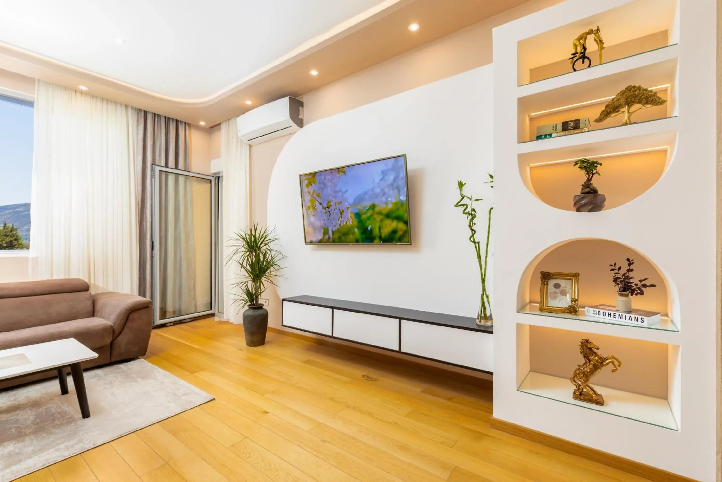 TV and multimedia in Apart hotel M S KATUNJANIN TV and multimedia in Apart hotel M S KATUNJANIN