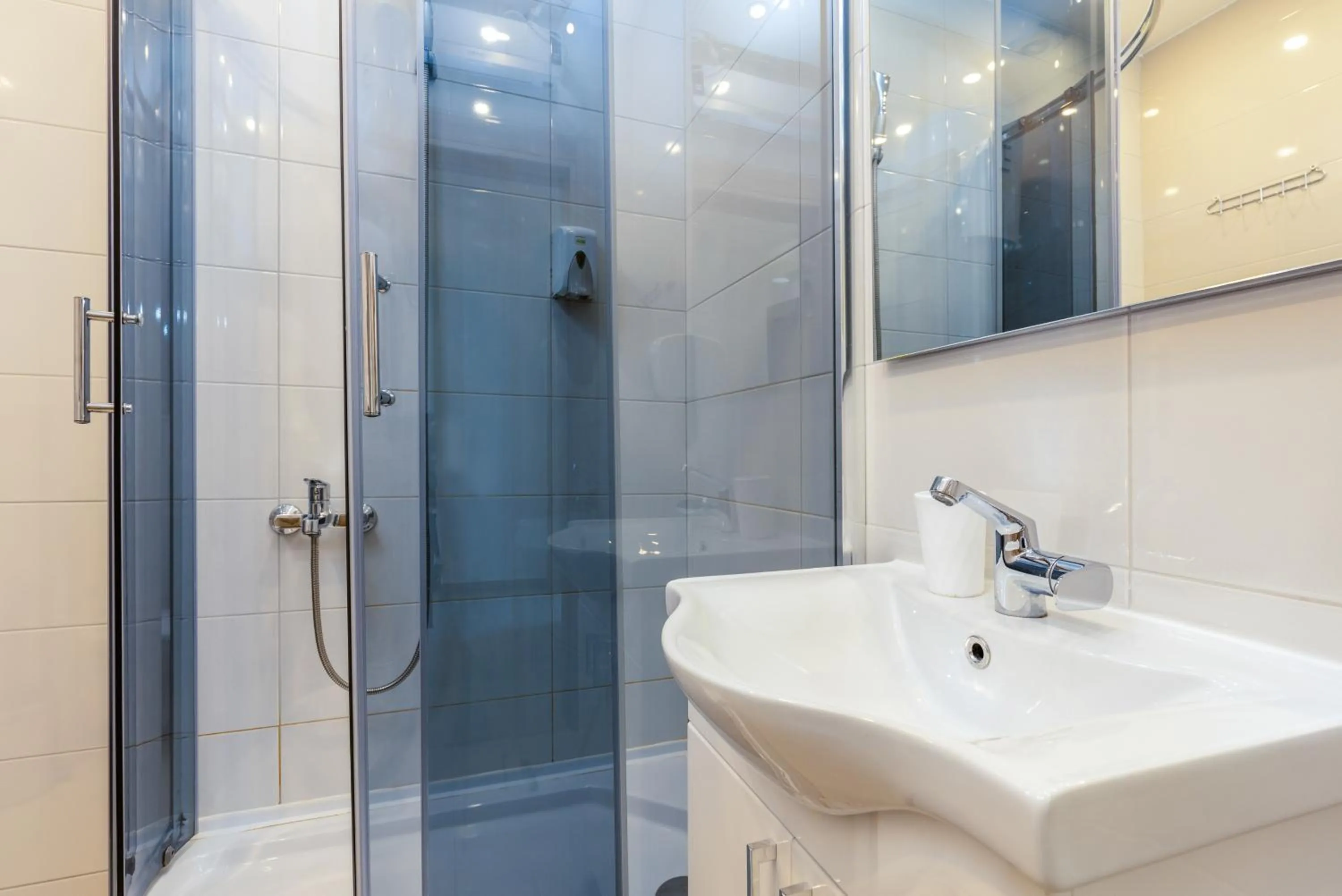 Bathroom in Apart hotel M S KATUNJANIN