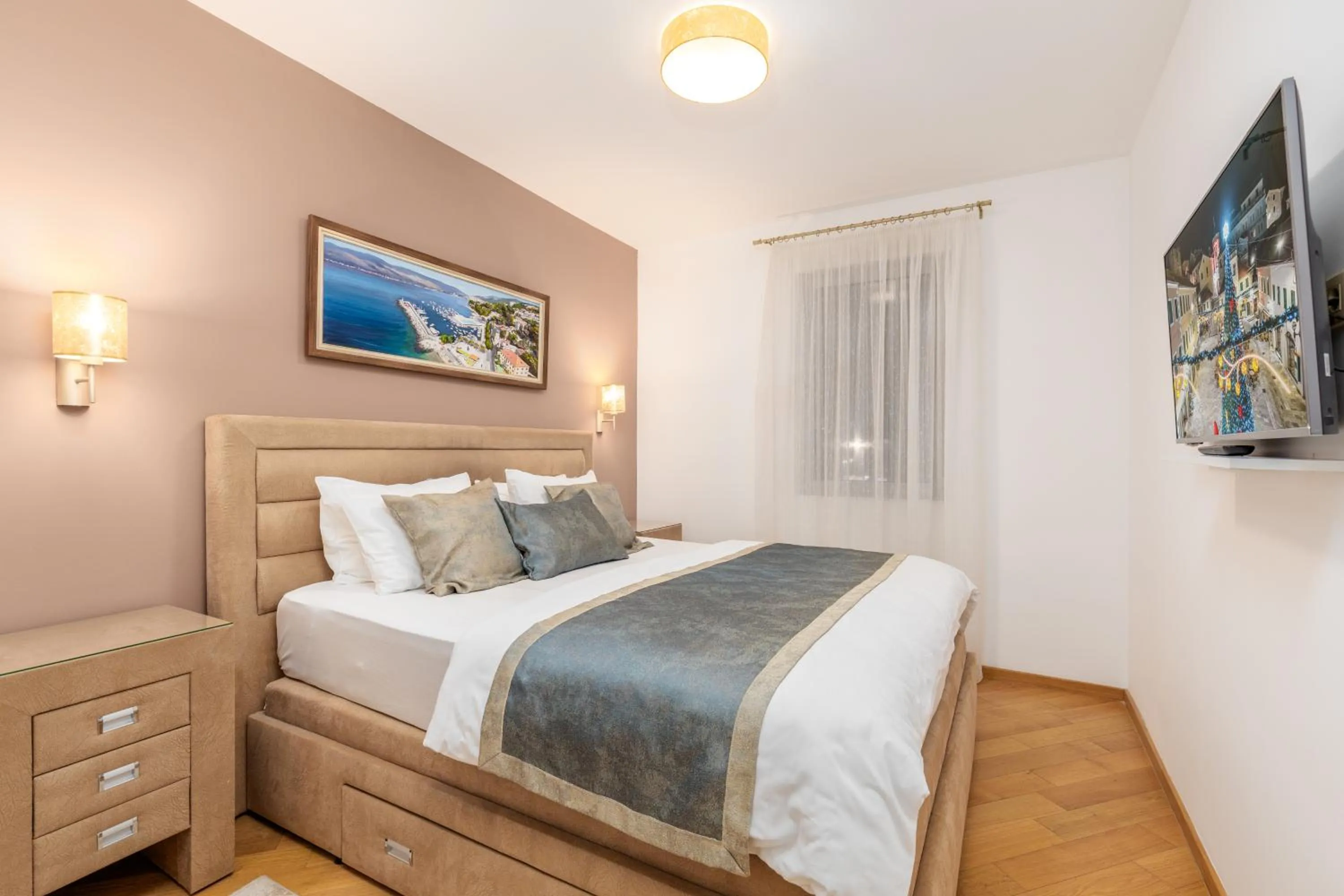 Bedroom, Bed in Apart hotel M S KATUNJANIN