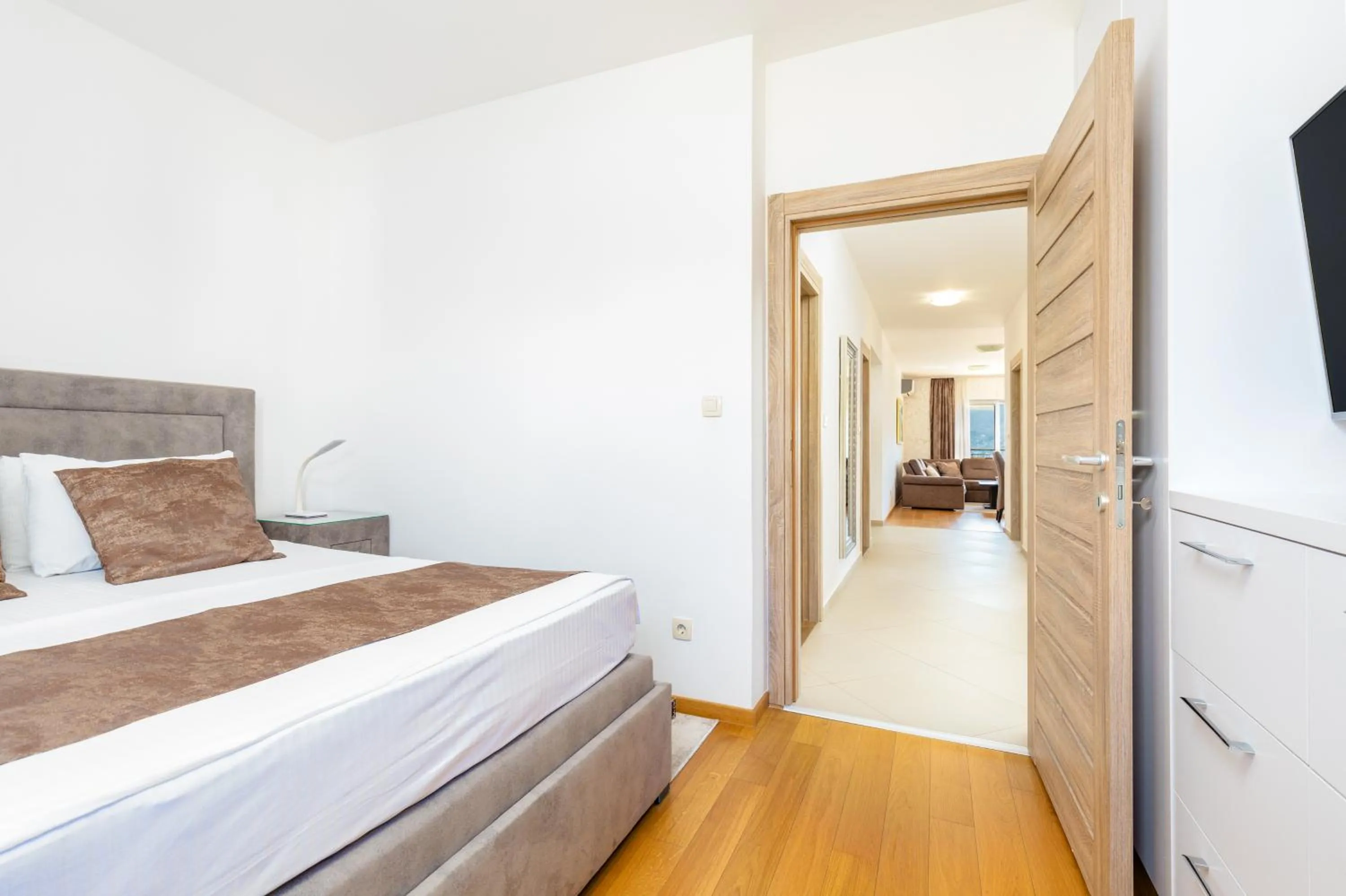 Bed in Apart hotel M S KATUNJANIN