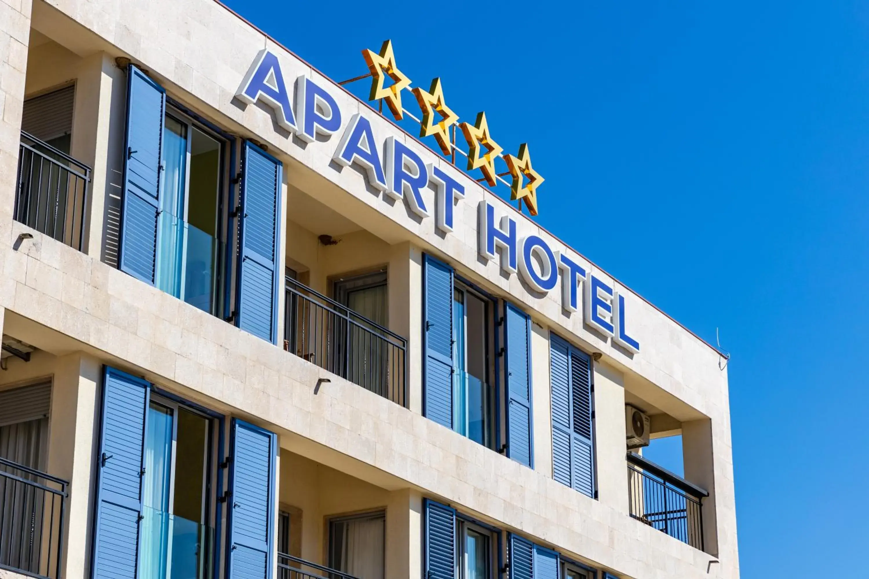 Property building in Apart hotel M S KATUNJANIN Property building in Apart hotel M S KATUNJANIN