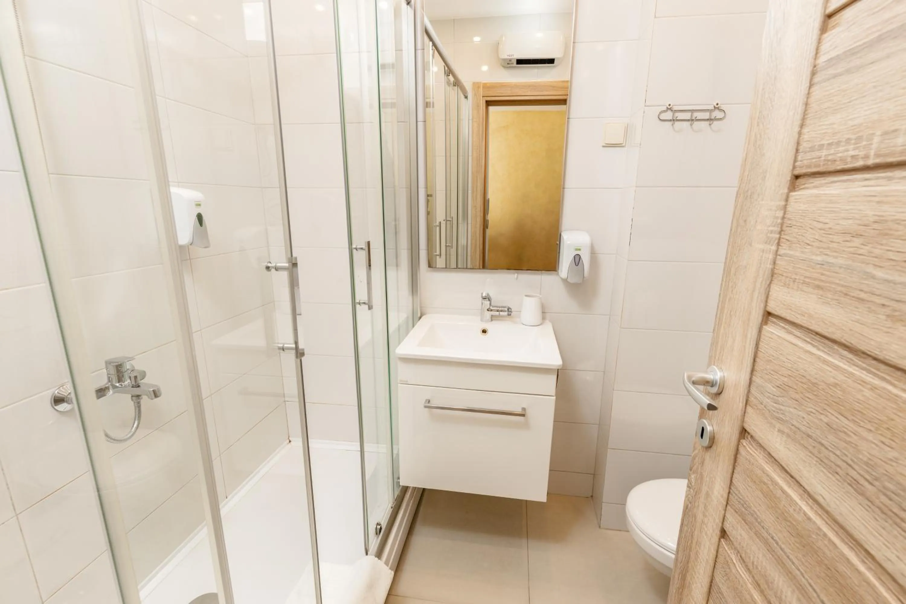 Bathroom in Apart hotel M S KATUNJANIN