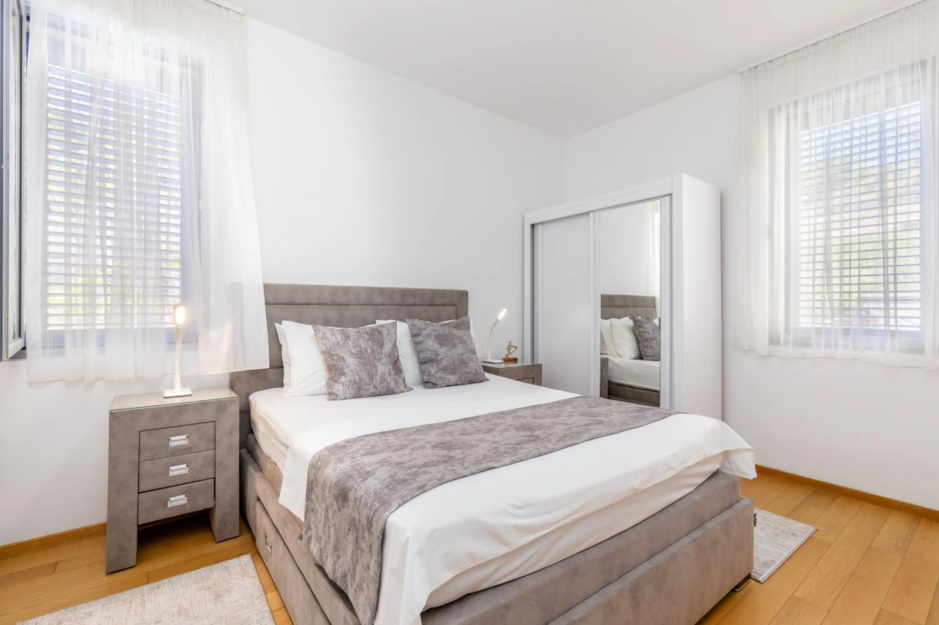 Bedroom, Bed in Apart hotel M S KATUNJANIN