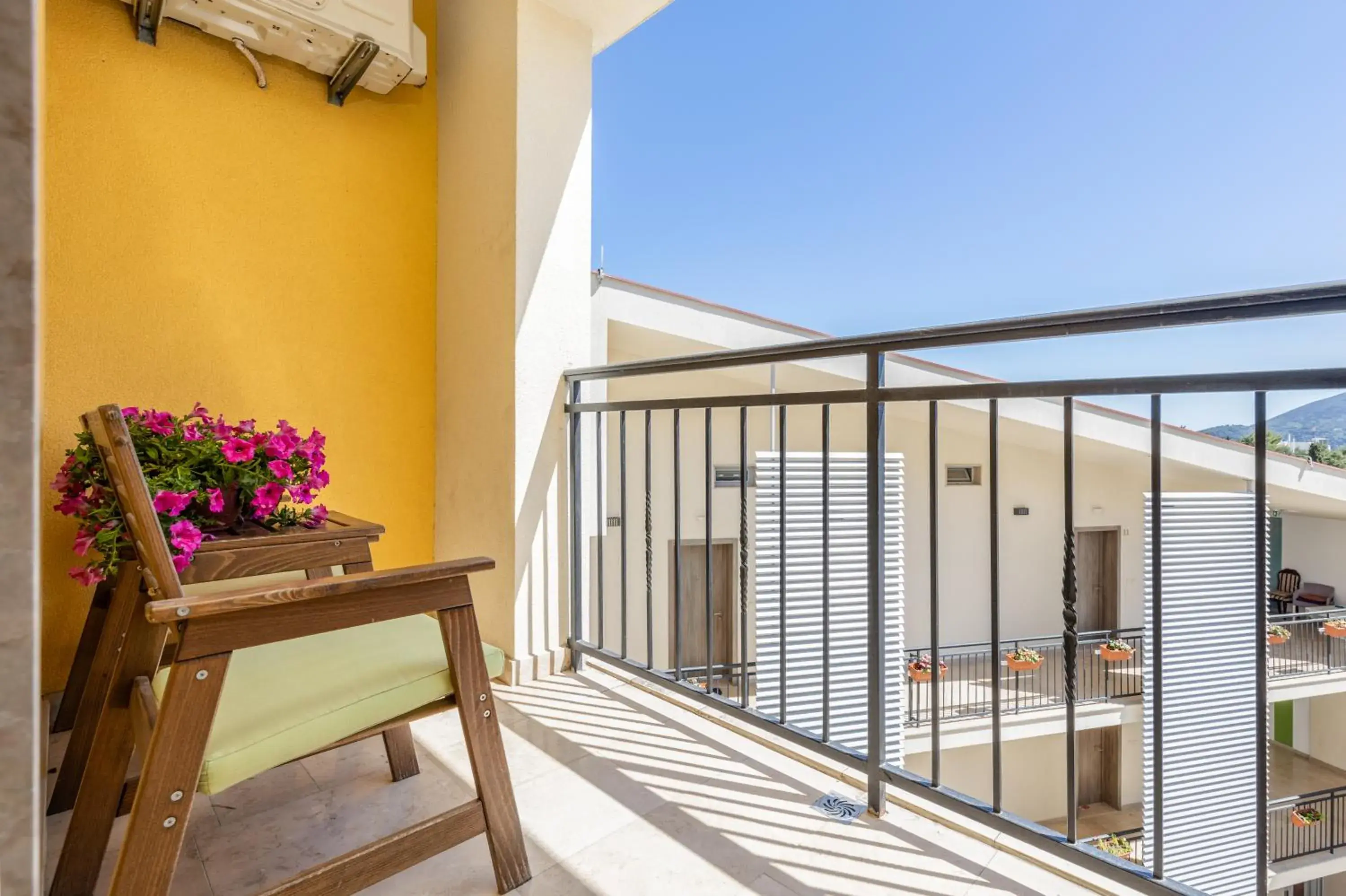 Garden view in Apart hotel M S KATUNJANIN Garden view in Apart hotel M S KATUNJANIN