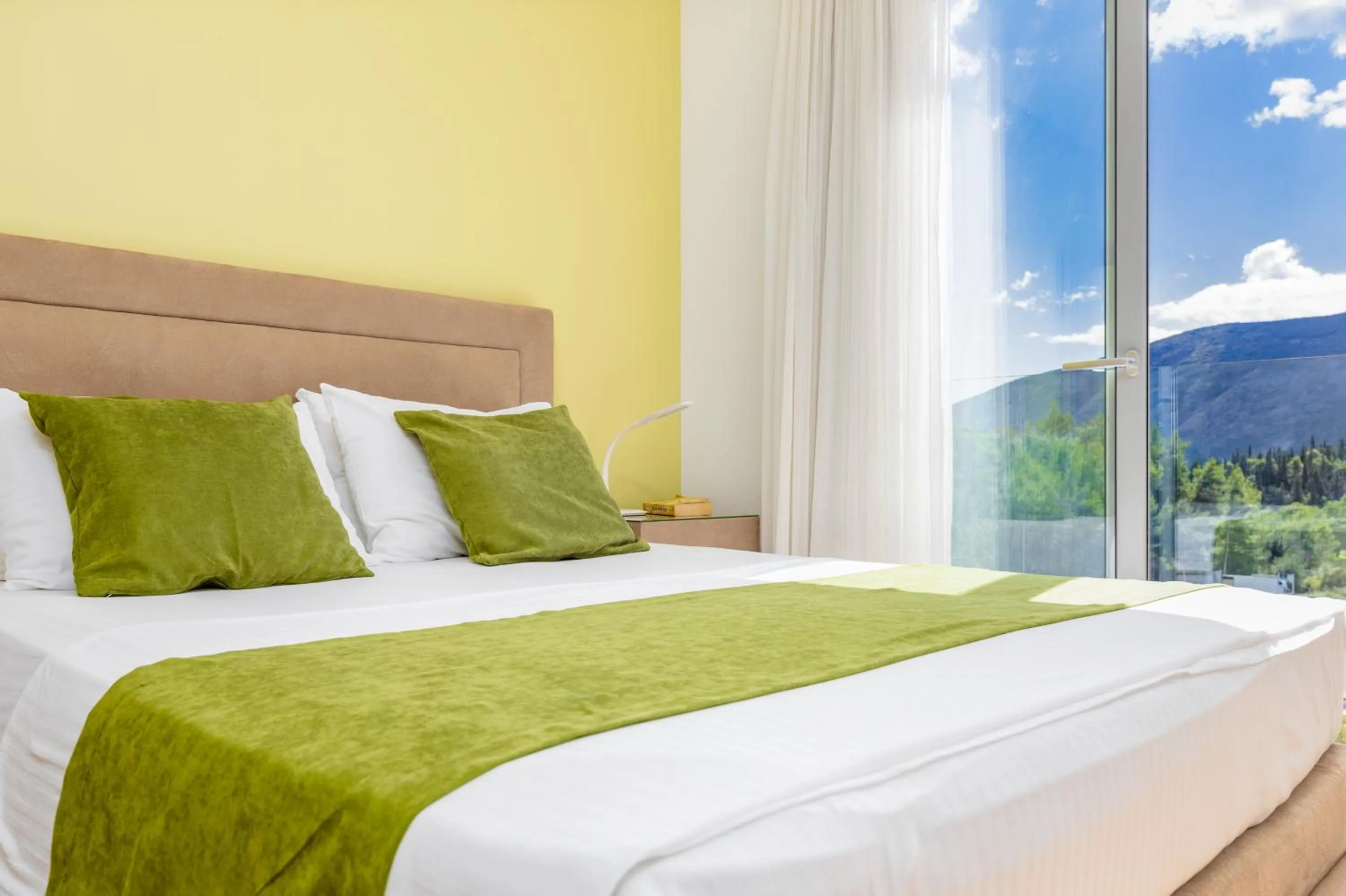 Bed in Apart hotel M S KATUNJANIN