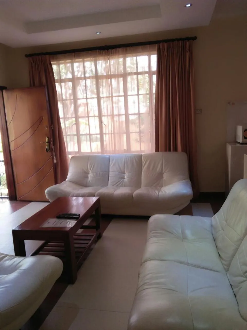 Living room in Falcon Heights Hotel