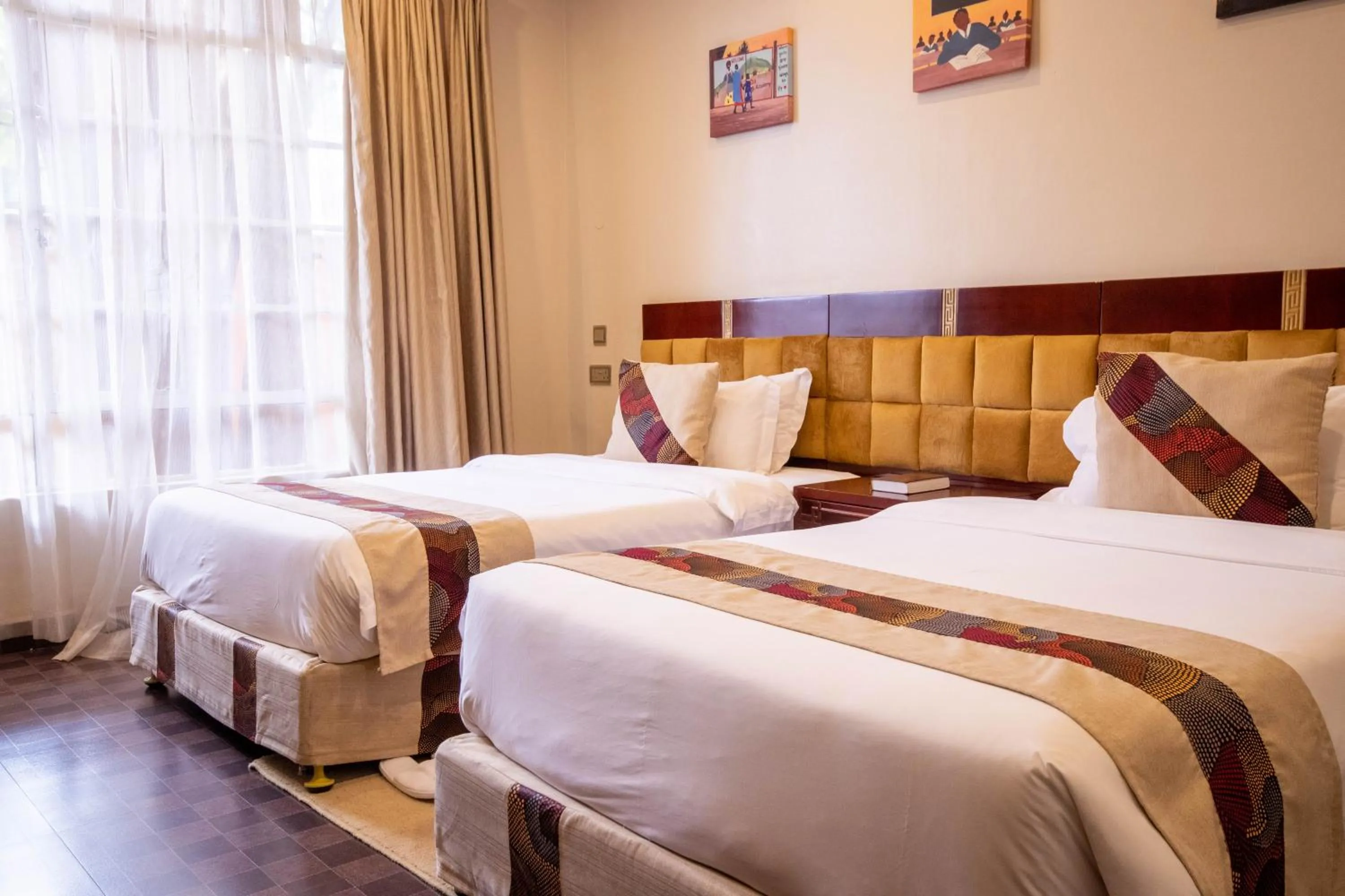 Bedroom, Bed in Falcon Heights Hotel