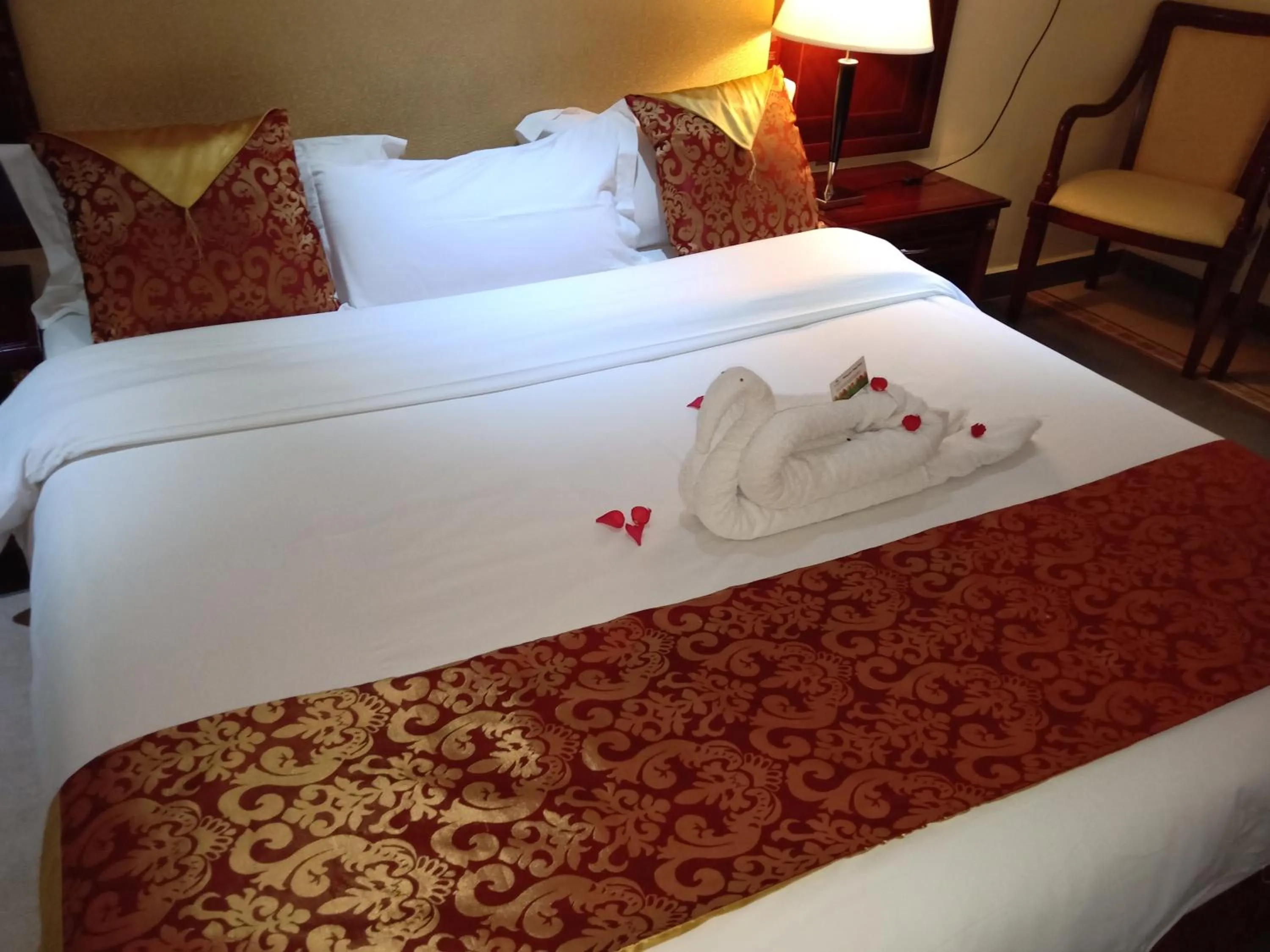 Photo of the whole room, Bed in Falcon Heights Hotel