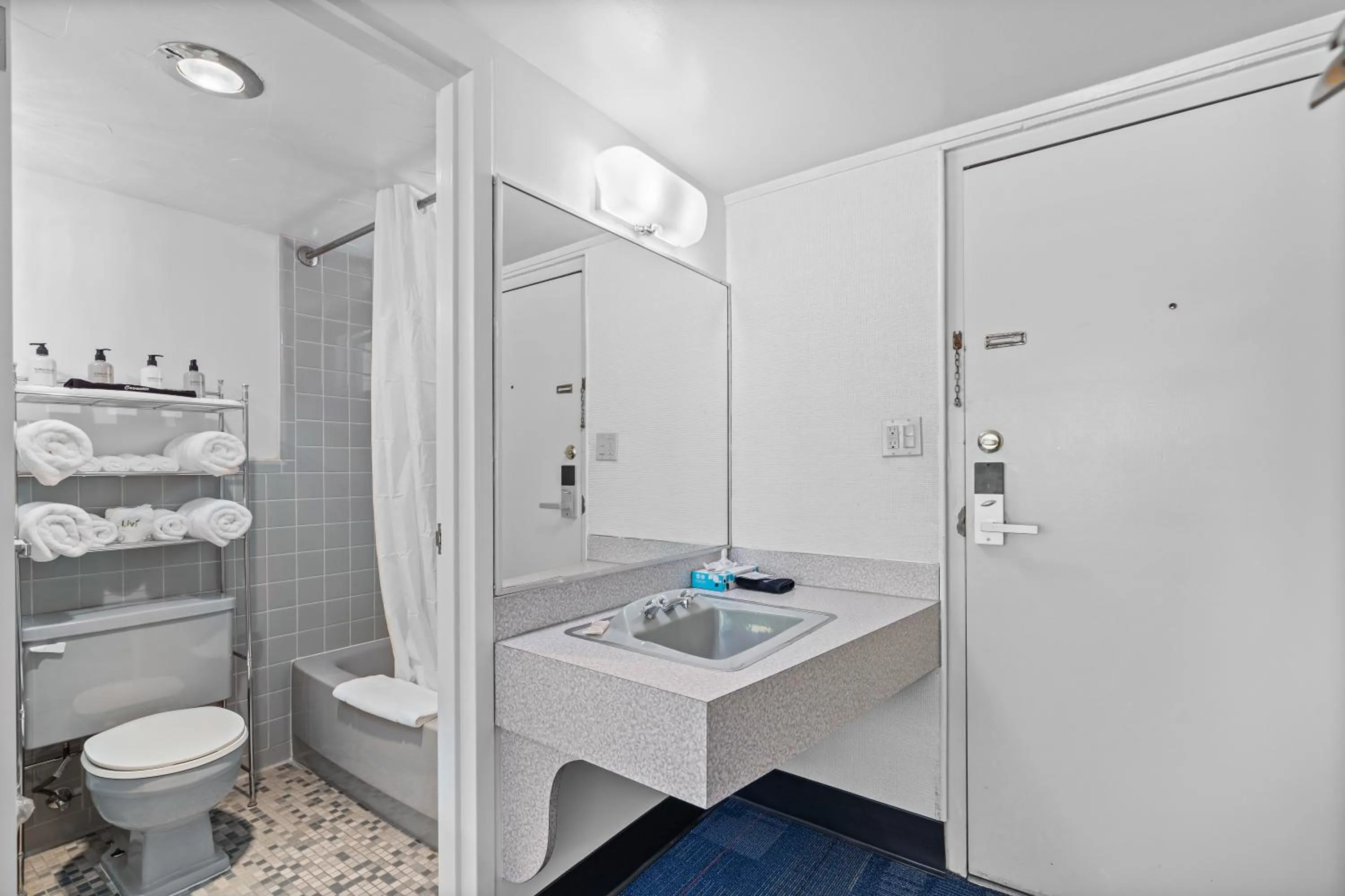 Bathroom in Stardust Motel Wallace