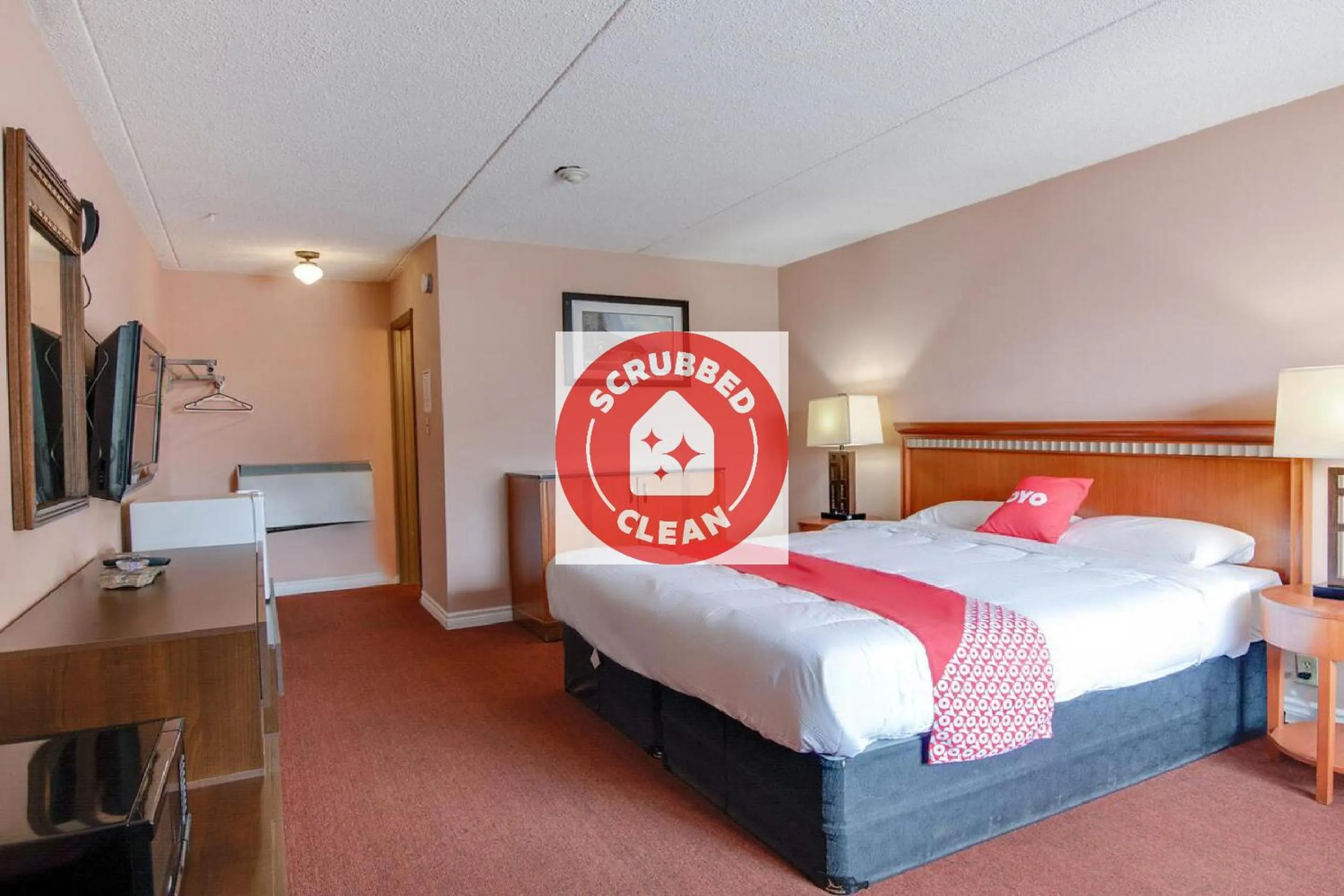 Bedroom in Falls Inn Near Casino Niagara By OYO