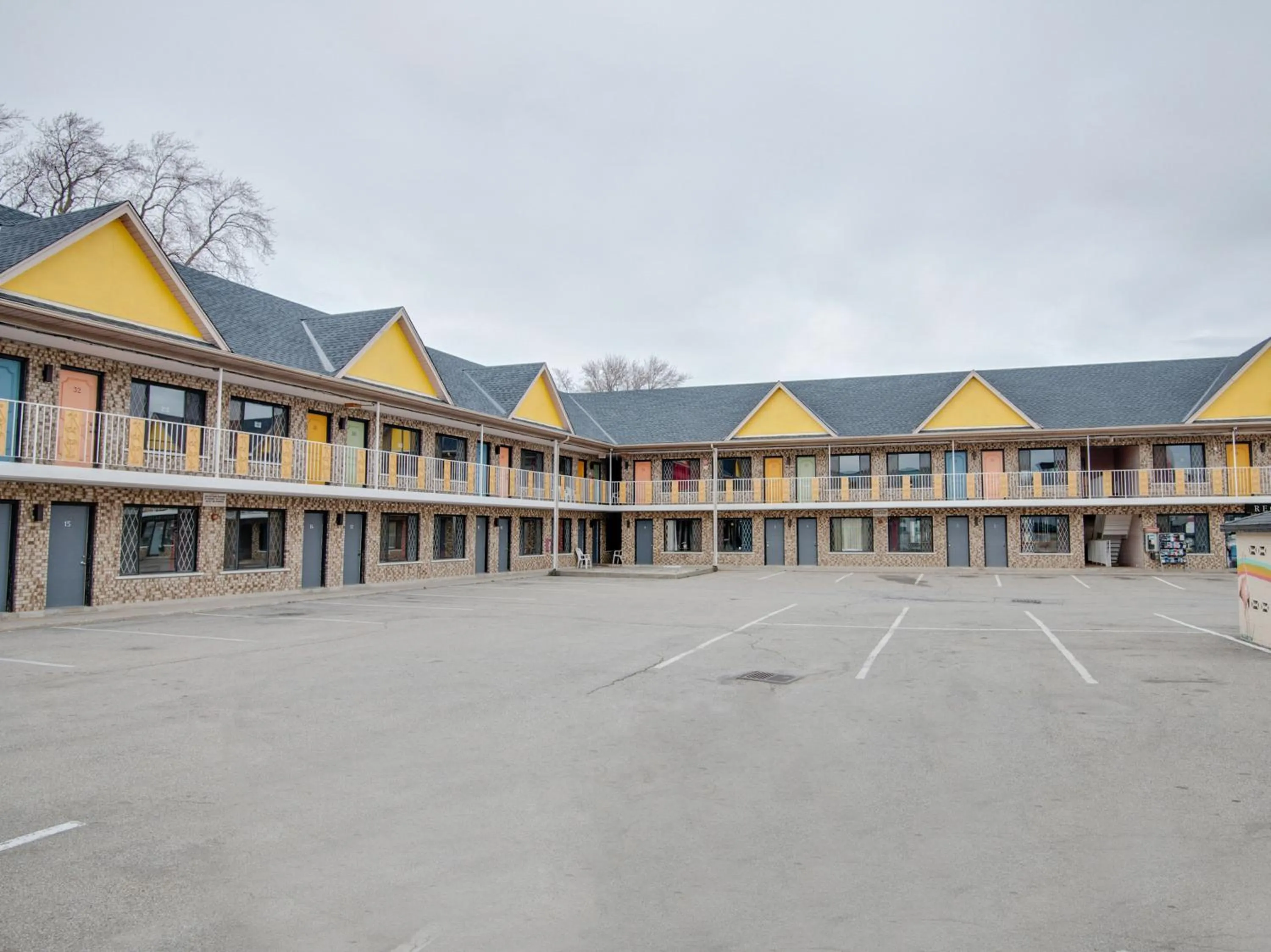 Property Building in Falls Inn Near Casino Niagara By OYO