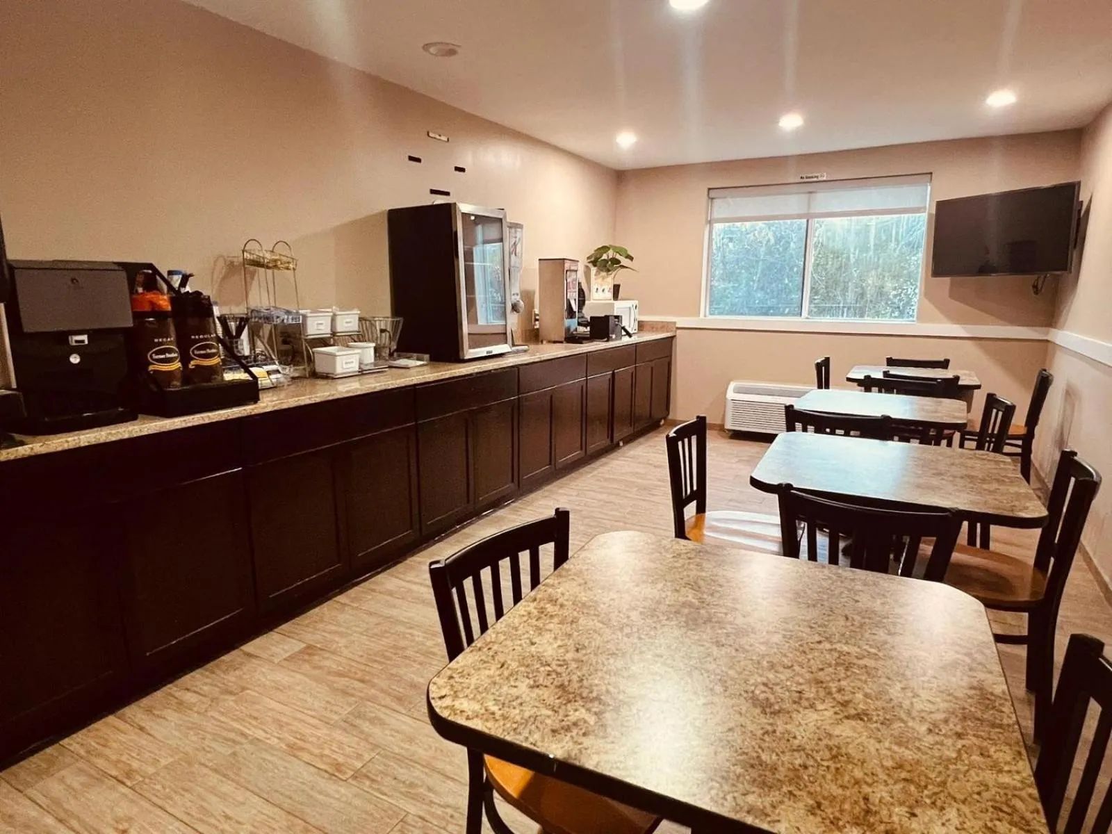 Coffee/tea facilities in FairBridge Inn Express Nyack