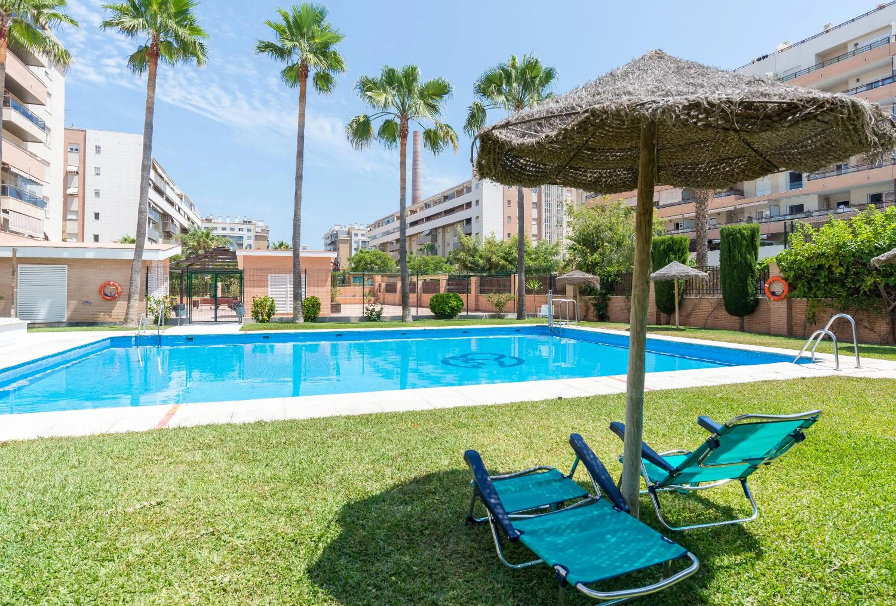 Charming apartment on the beach - Pool and parking