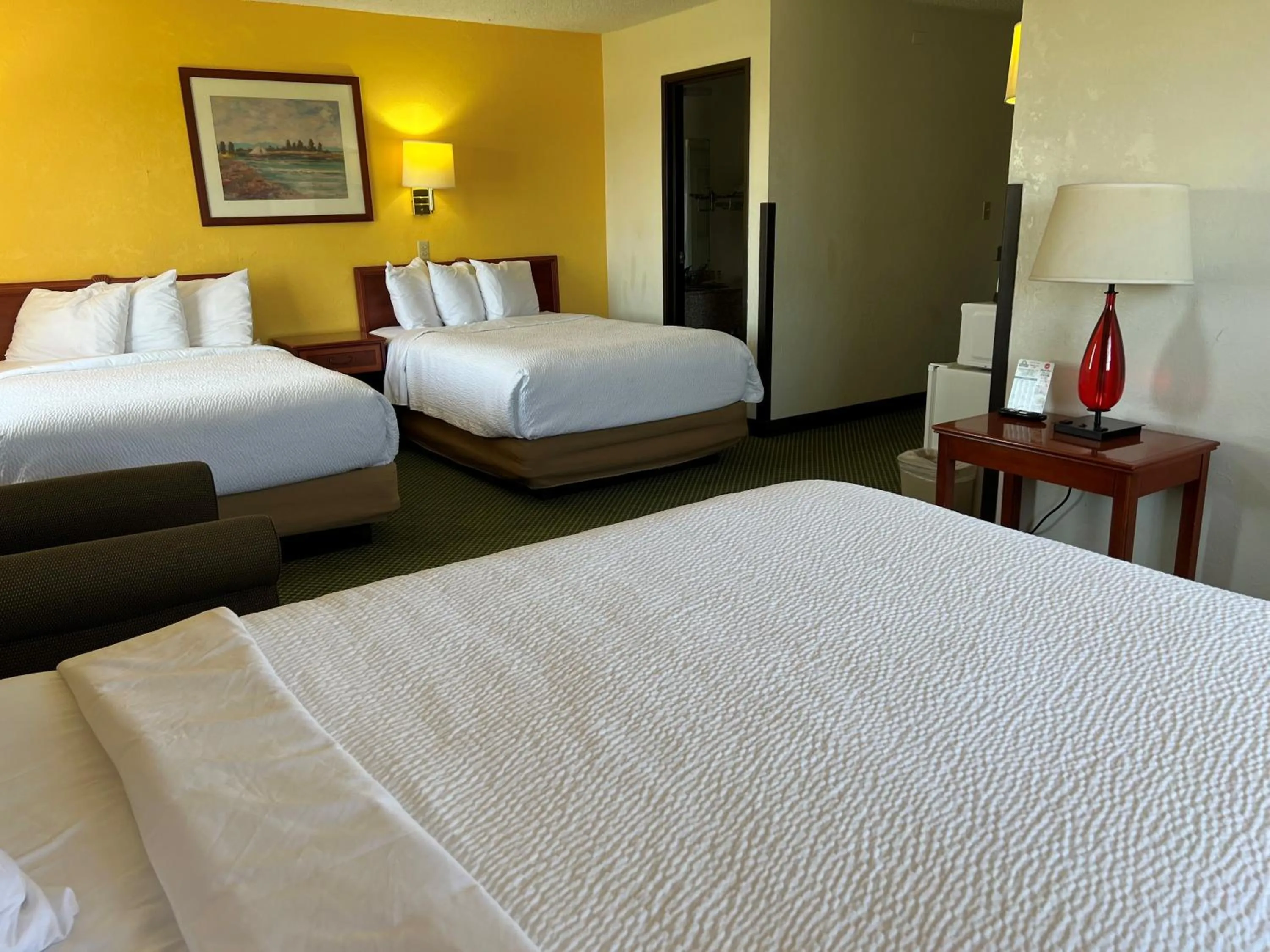 Bed in Days Inn by Wyndham Great Bend