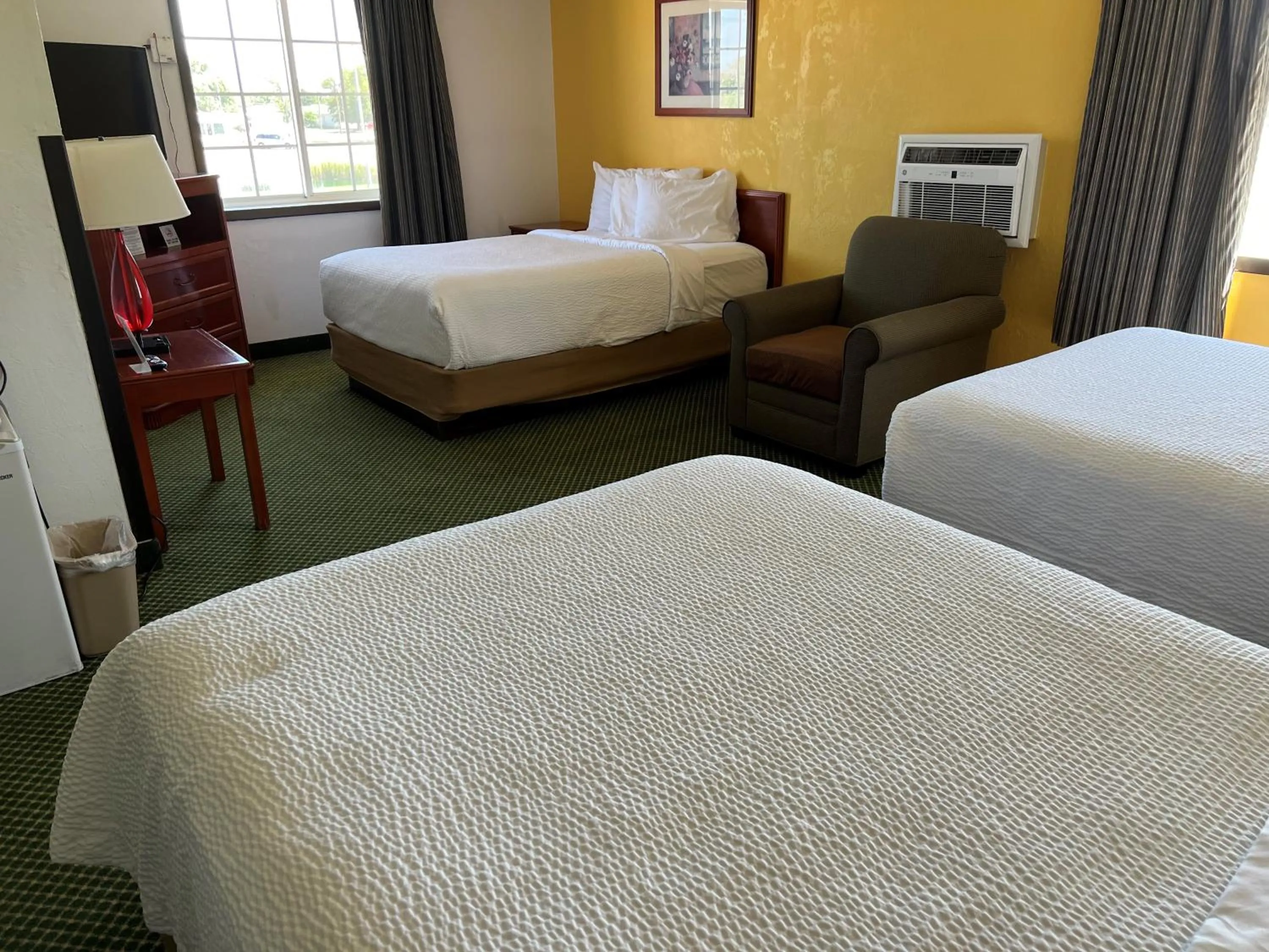 Bed in Days Inn by Wyndham Great Bend