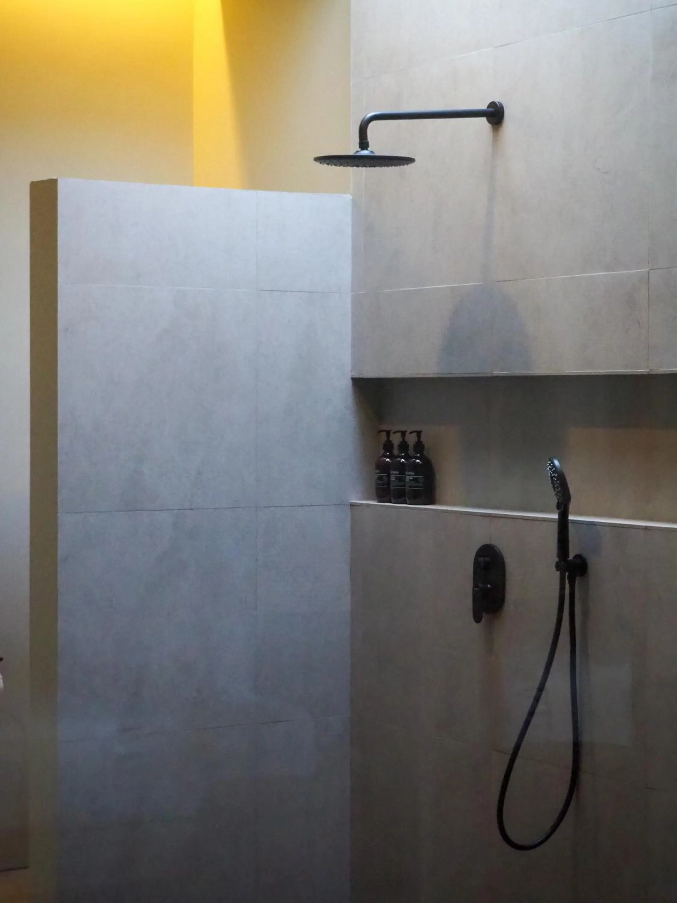 Shower in Suku Lifestyle Hotel & Villas