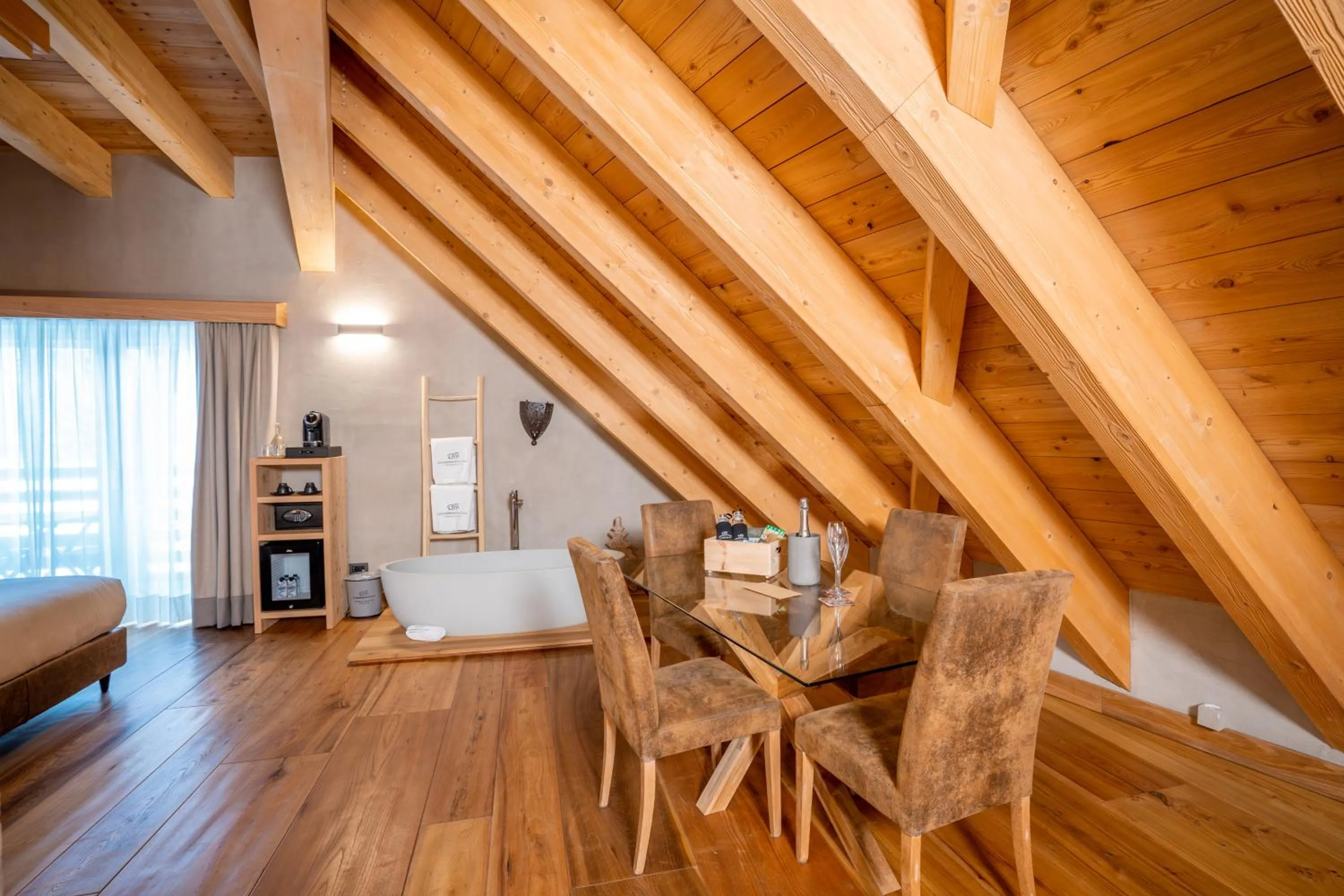 Photo of the whole room in Au Charmant Petit Lac - Ecohotel Parc & Spa