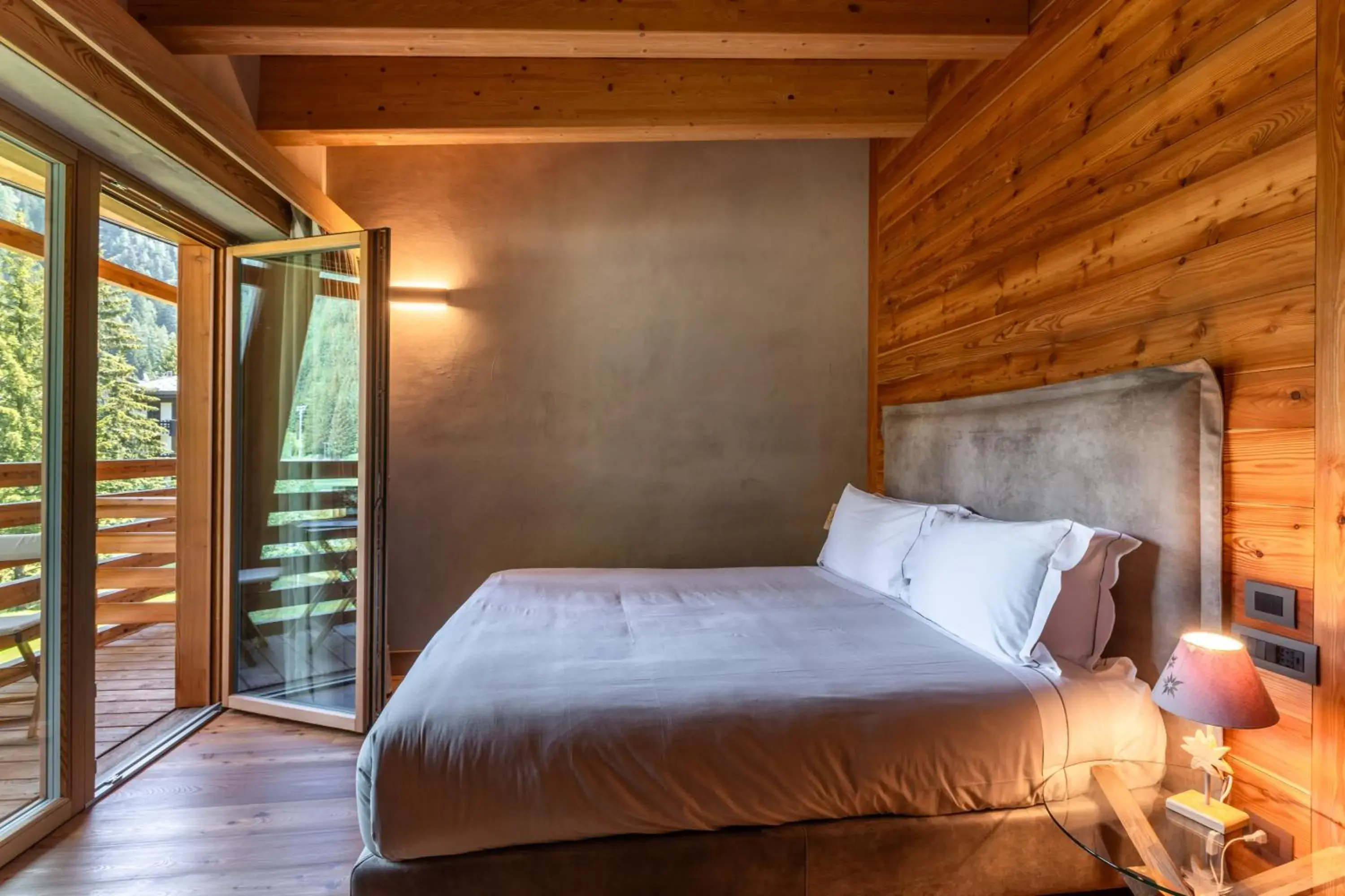 Large Double Room in Au Charmant Petit Lac - Ecohotel Parc & Spa Large Double Room in Au Charmant Petit Lac - Ecohotel Parc & Spa