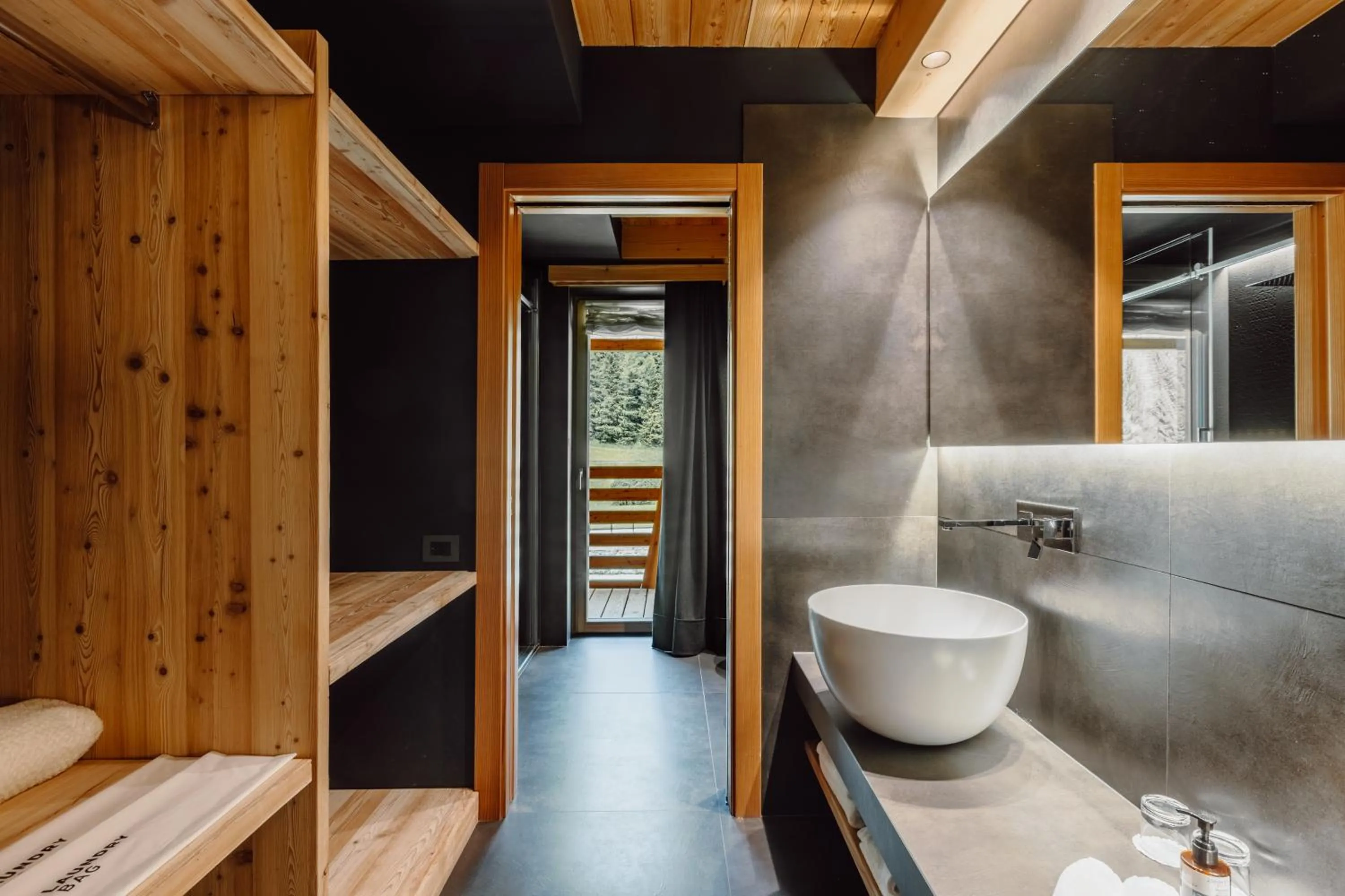 Bathroom in Au Charmant Petit Lac - Ecohotel Parc & Spa