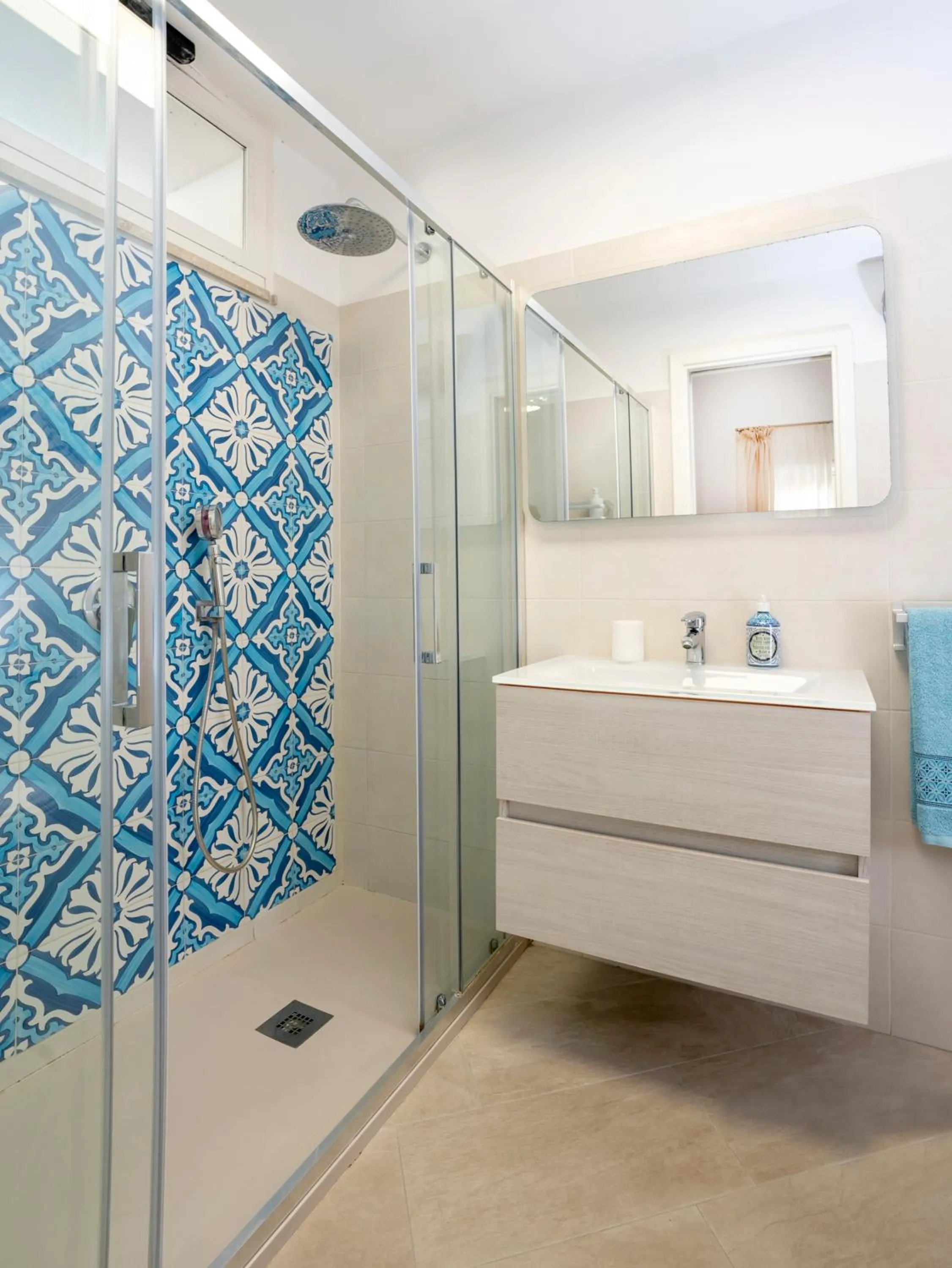 Shower in Caprita Guest House