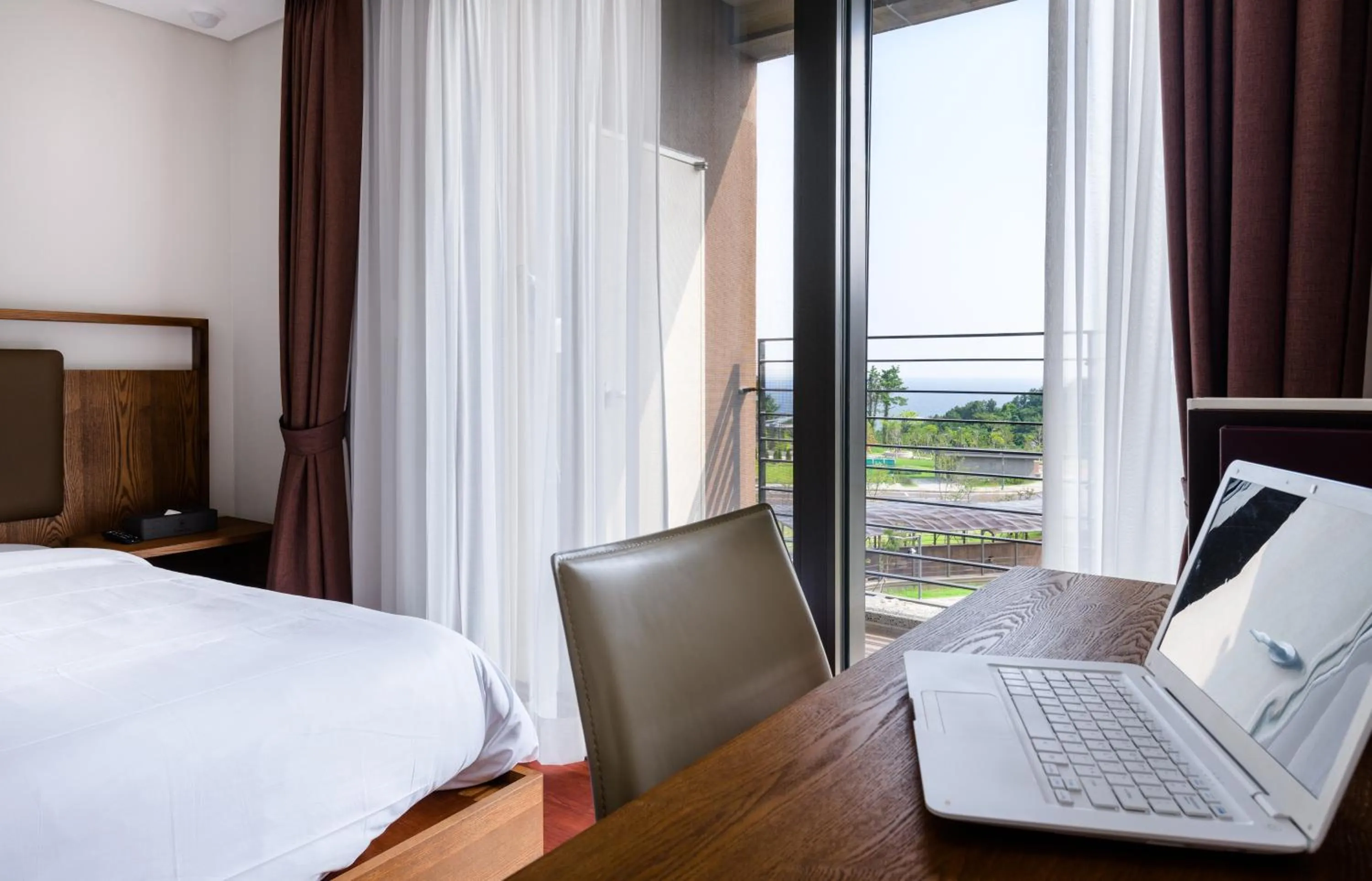 Garden view, Bed in Seaside Arden