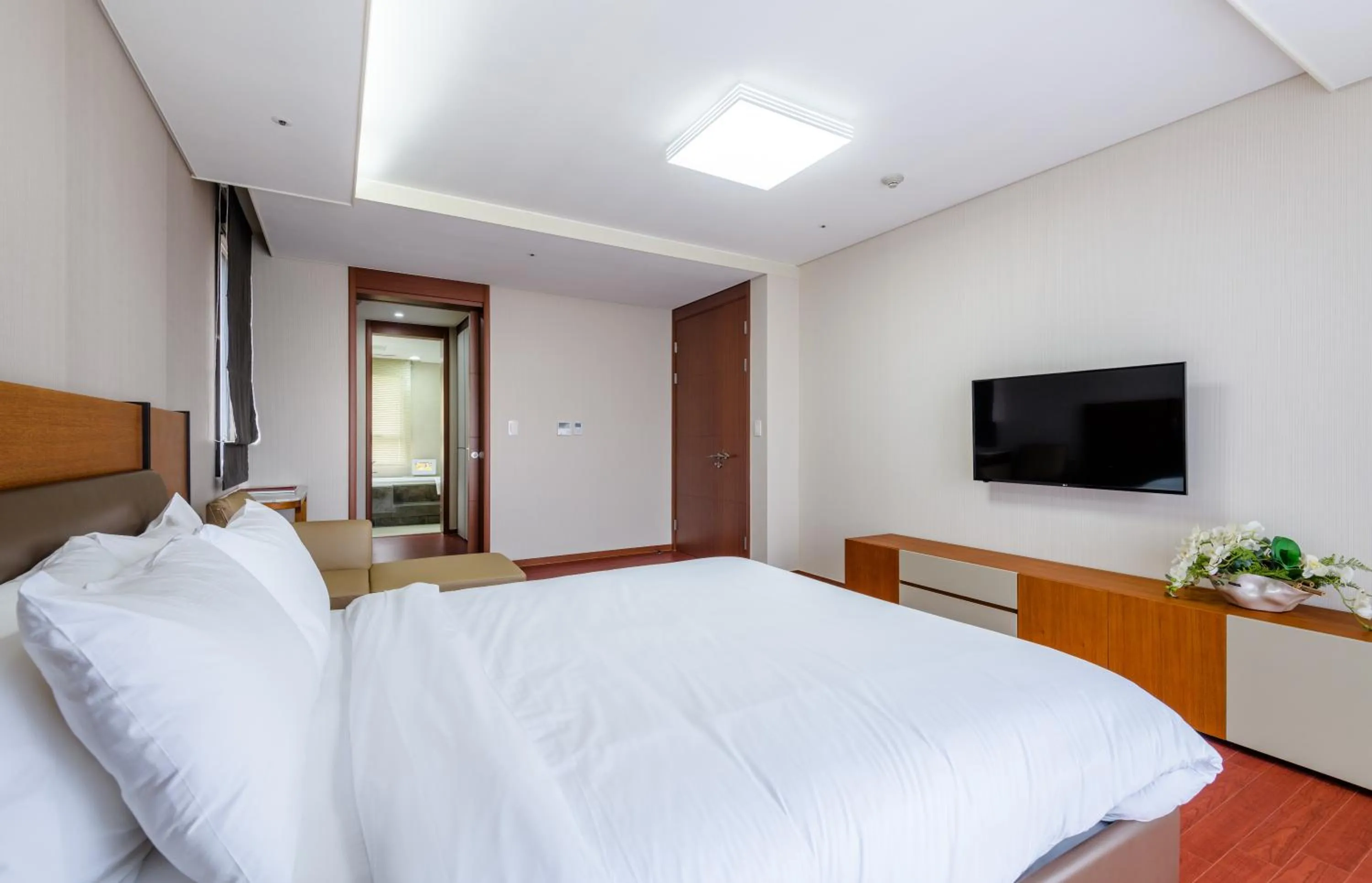 Photo of the whole room, Bed in Seaside Arden