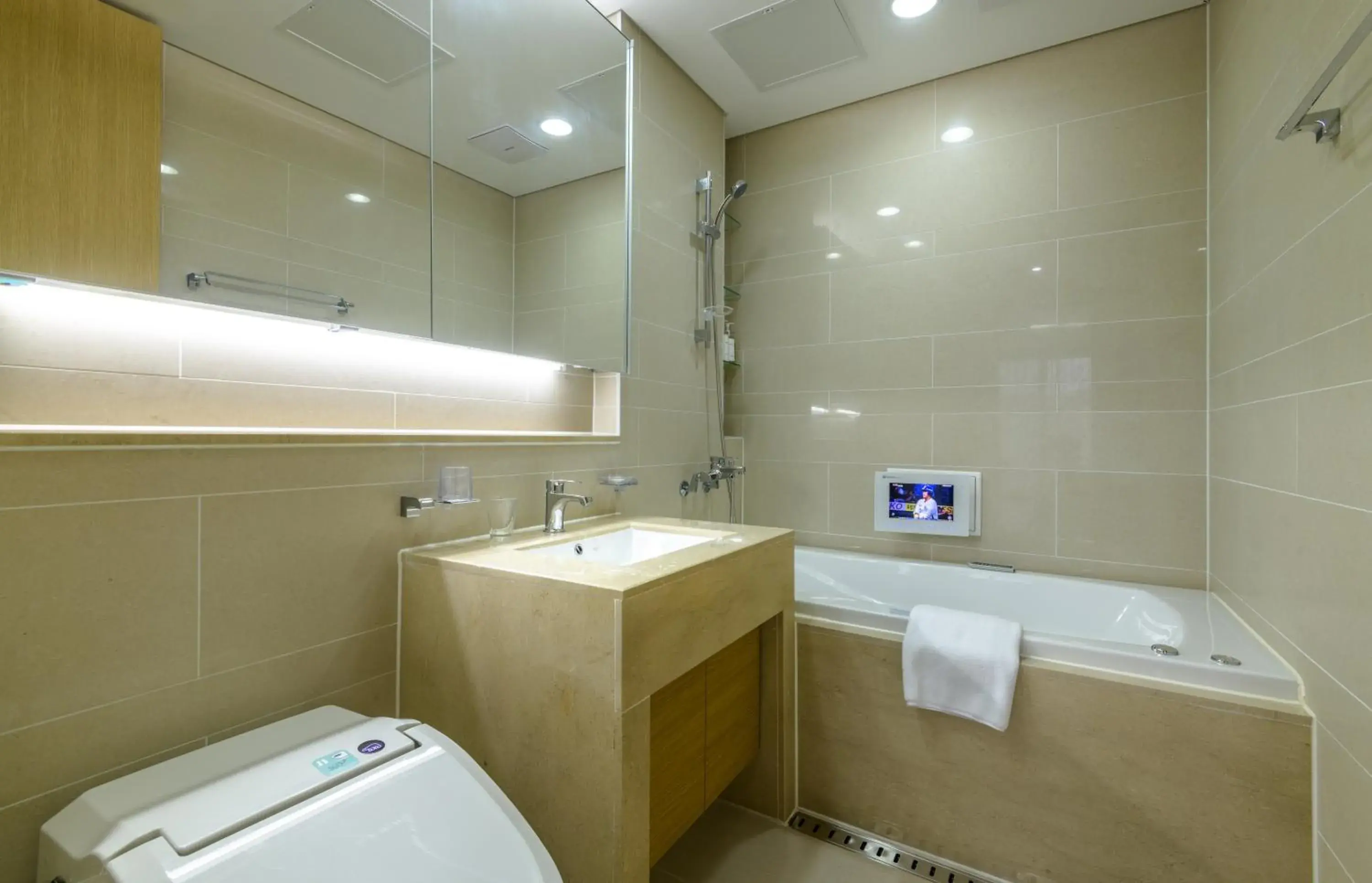 Shower in Seaside Arden Shower in Seaside Arden