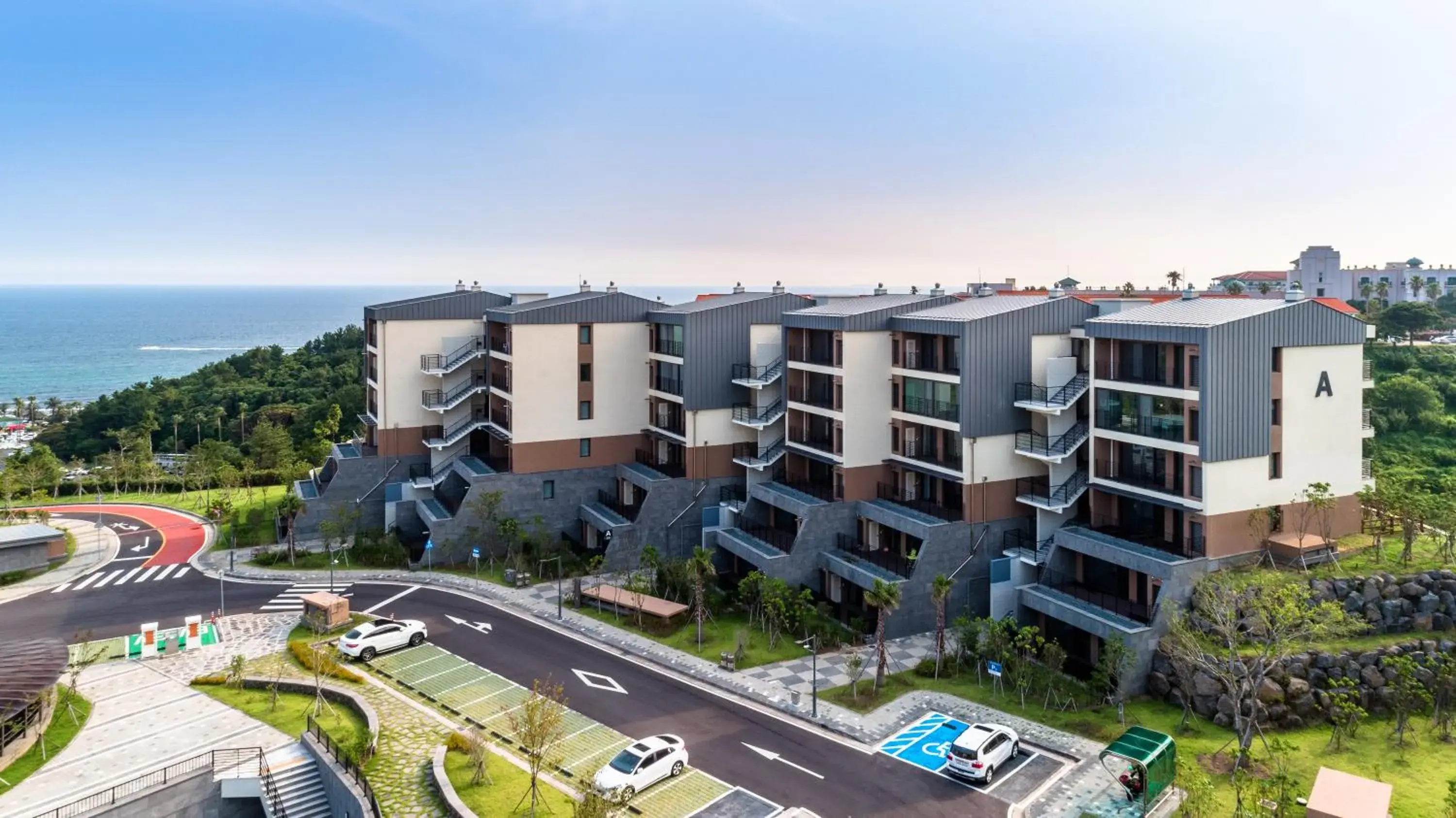 Property building in Seaside Arden Property building in Seaside Arden