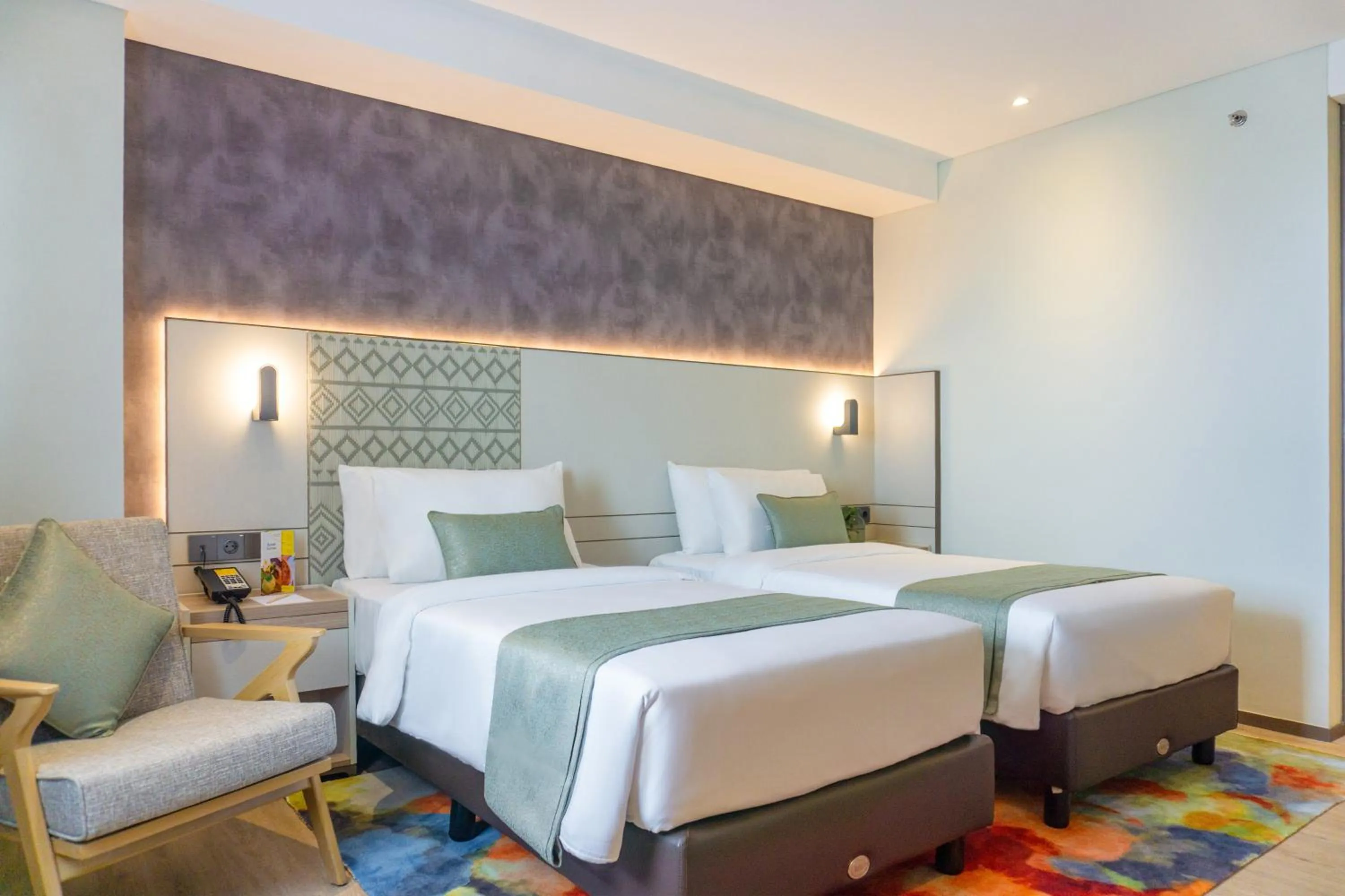 Bedroom, Bed in Golden Tulip Springhill Lampung