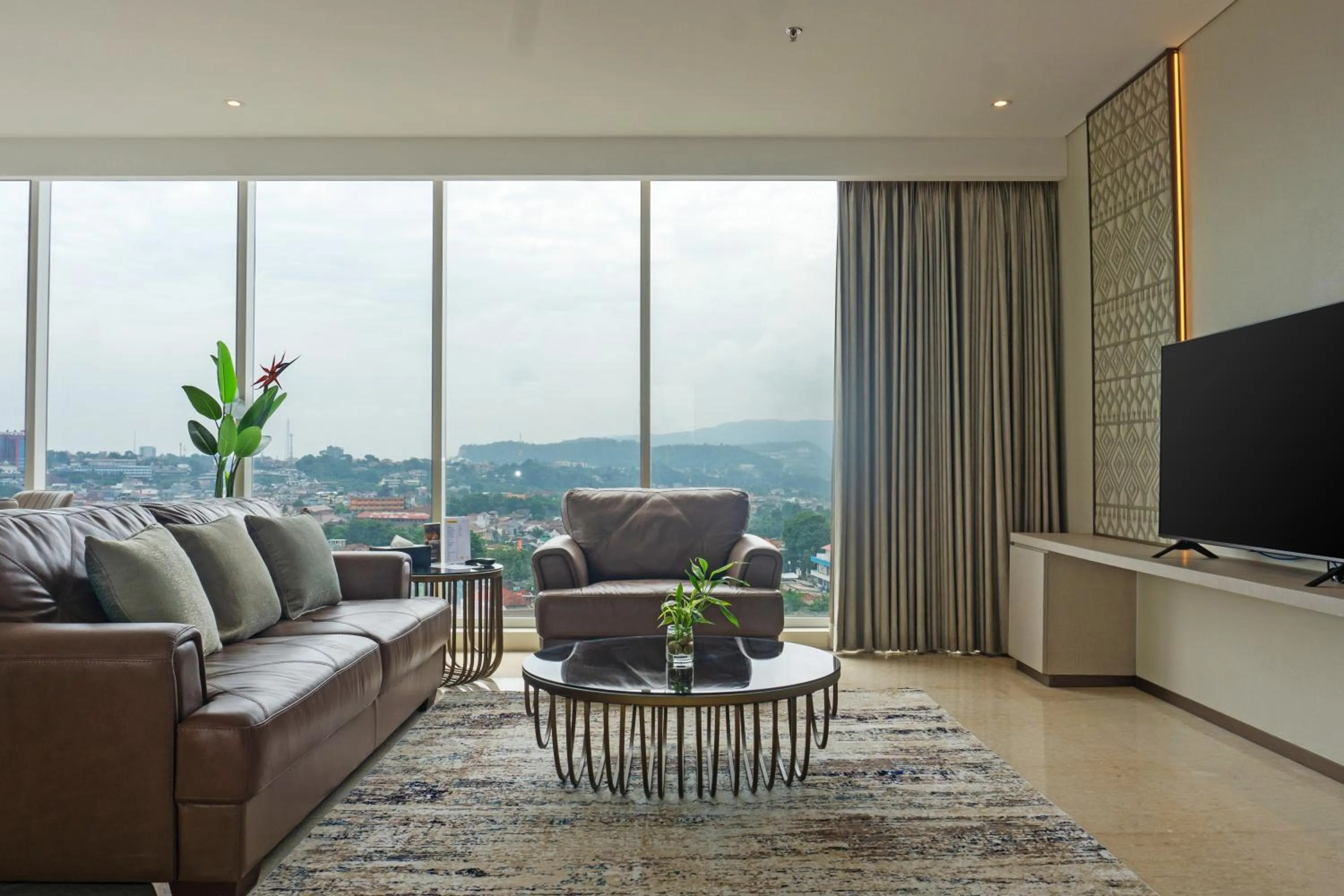 Living room in Golden Tulip Springhill Lampung