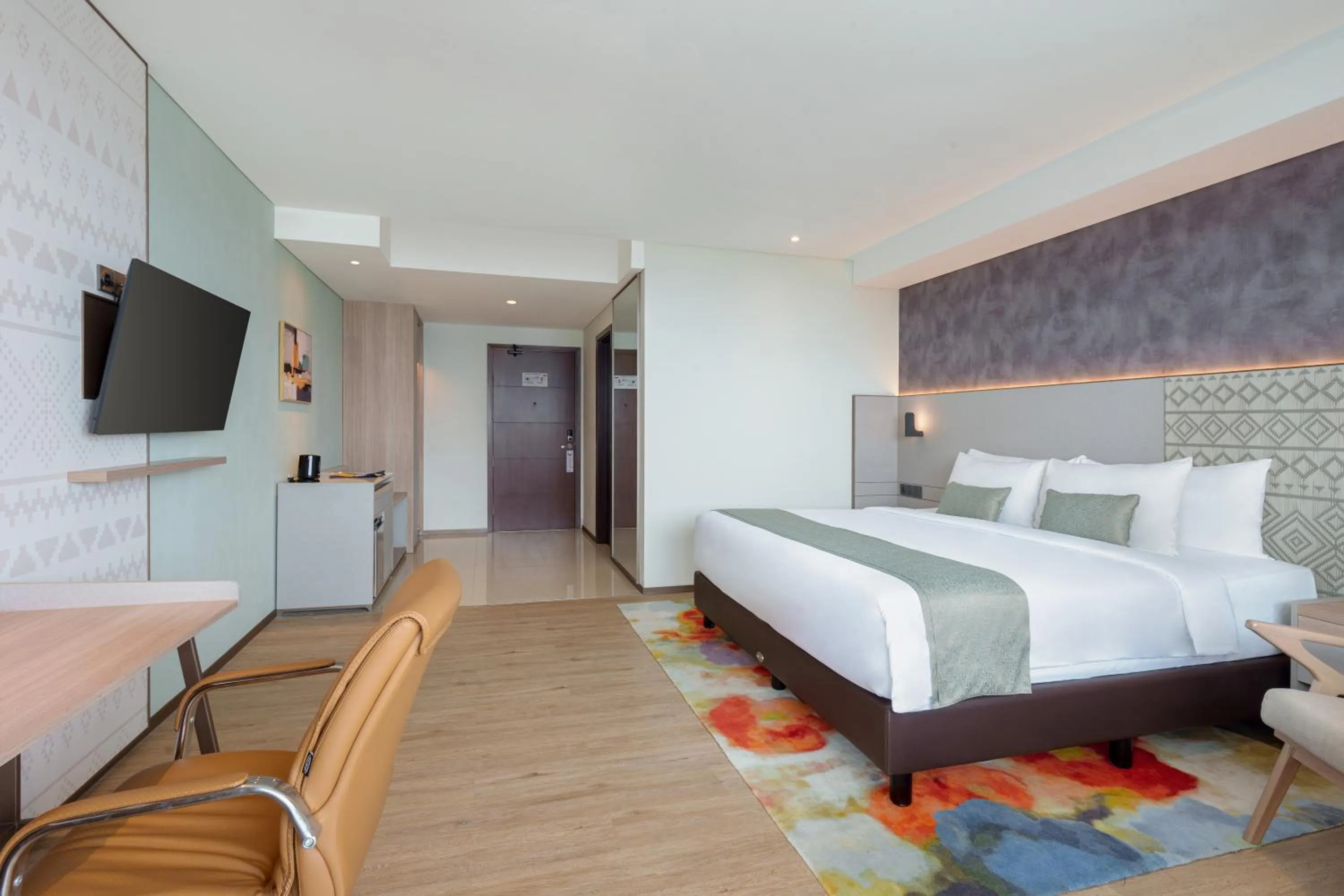 Bedroom, Bed in Golden Tulip Springhill Lampung