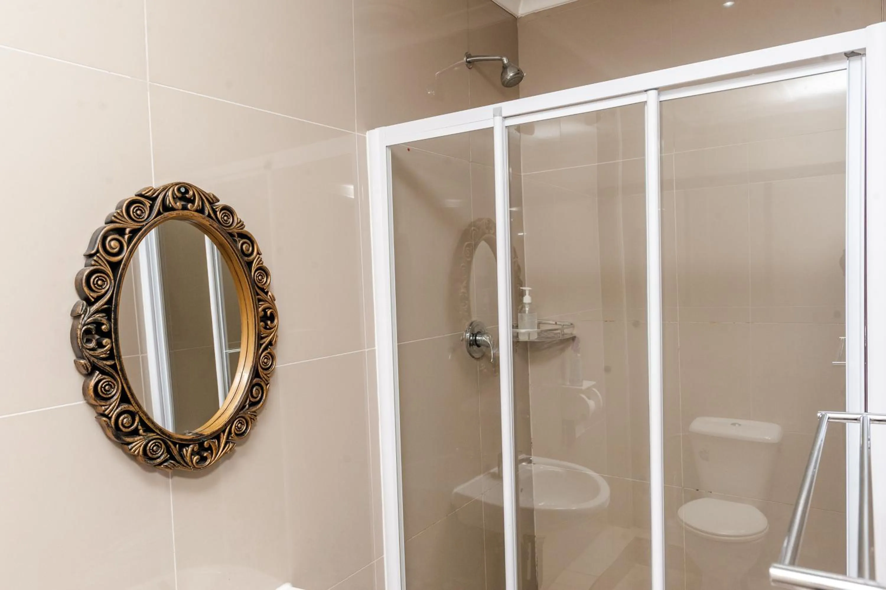 Shower in Nkosazana Guest House