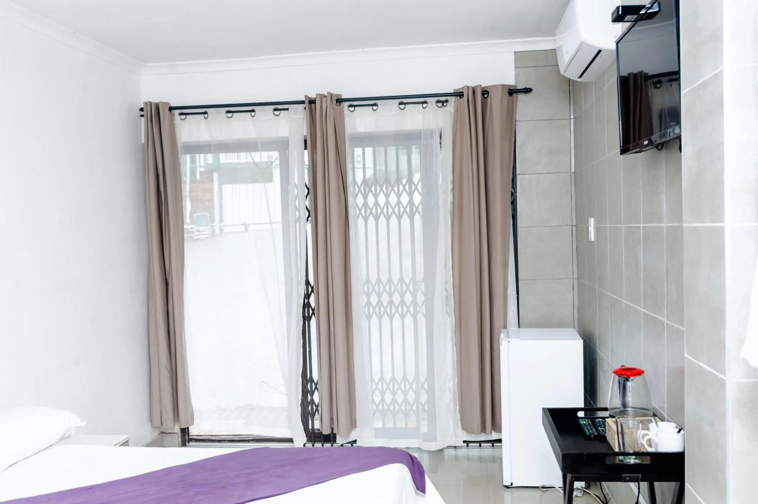 air conditioner, Bed in Nkosazana Guest House
