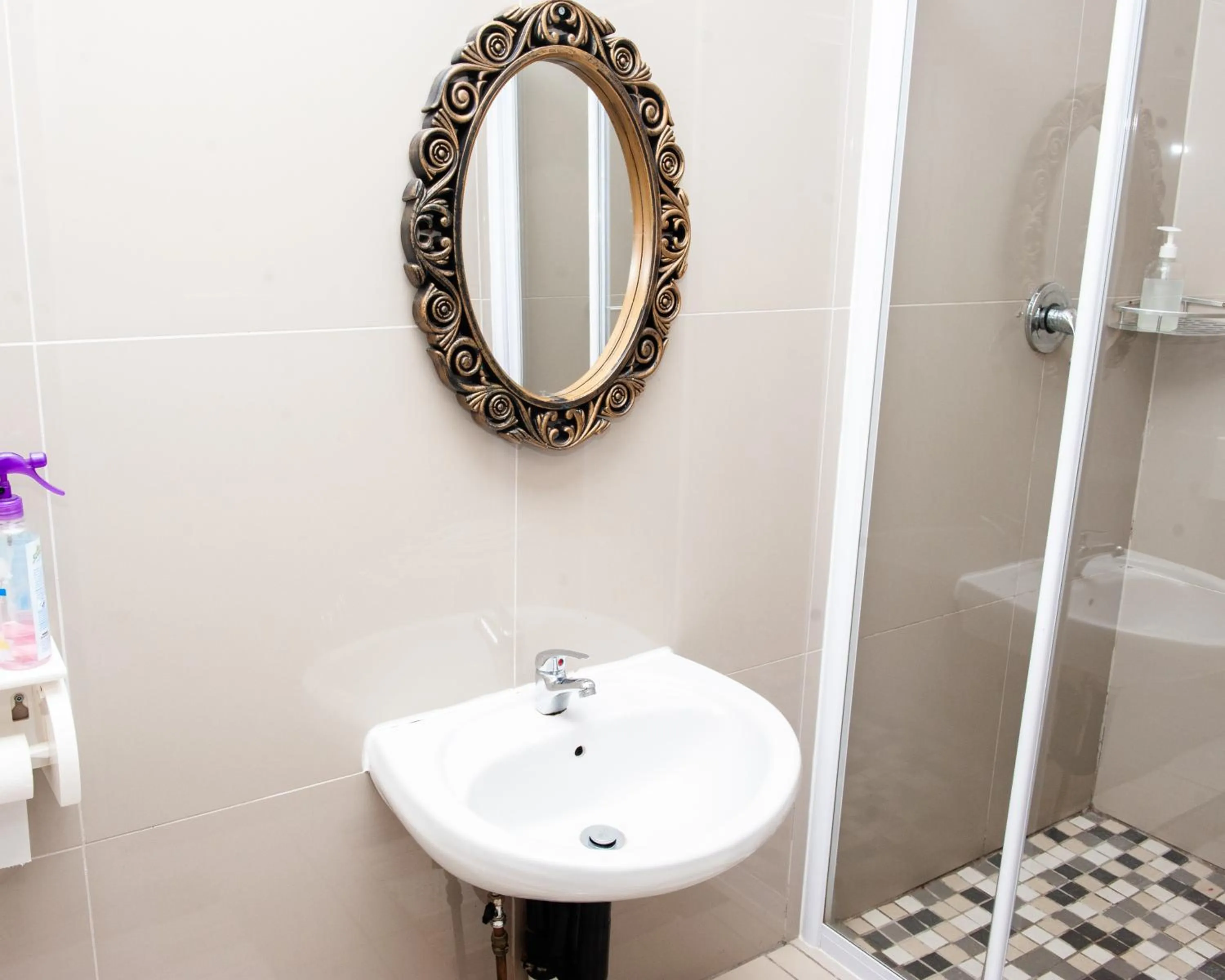 Bathroom in Nkosazana Guest House