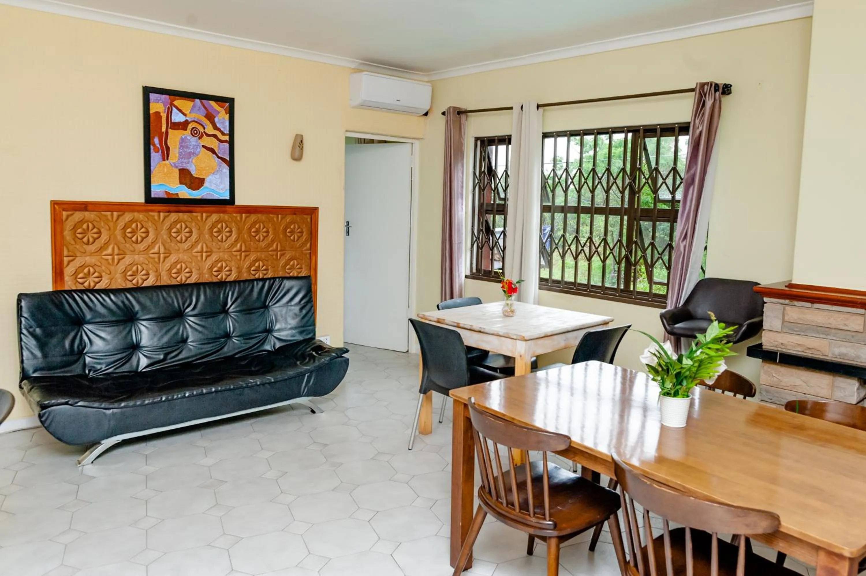 Living room in Nkosazana Guest House