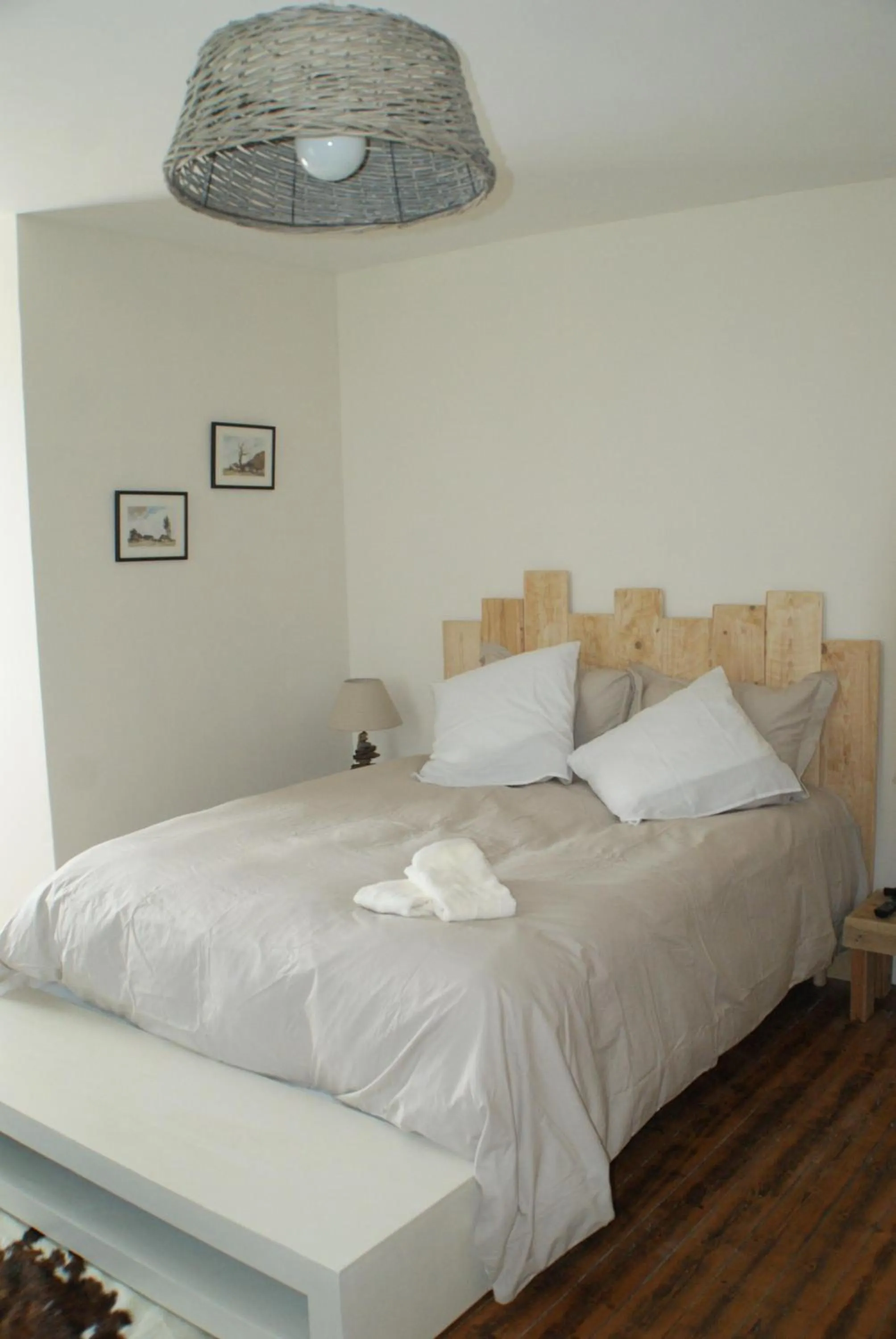 Photo of the whole room, Bed in Le Chateau de la Barre