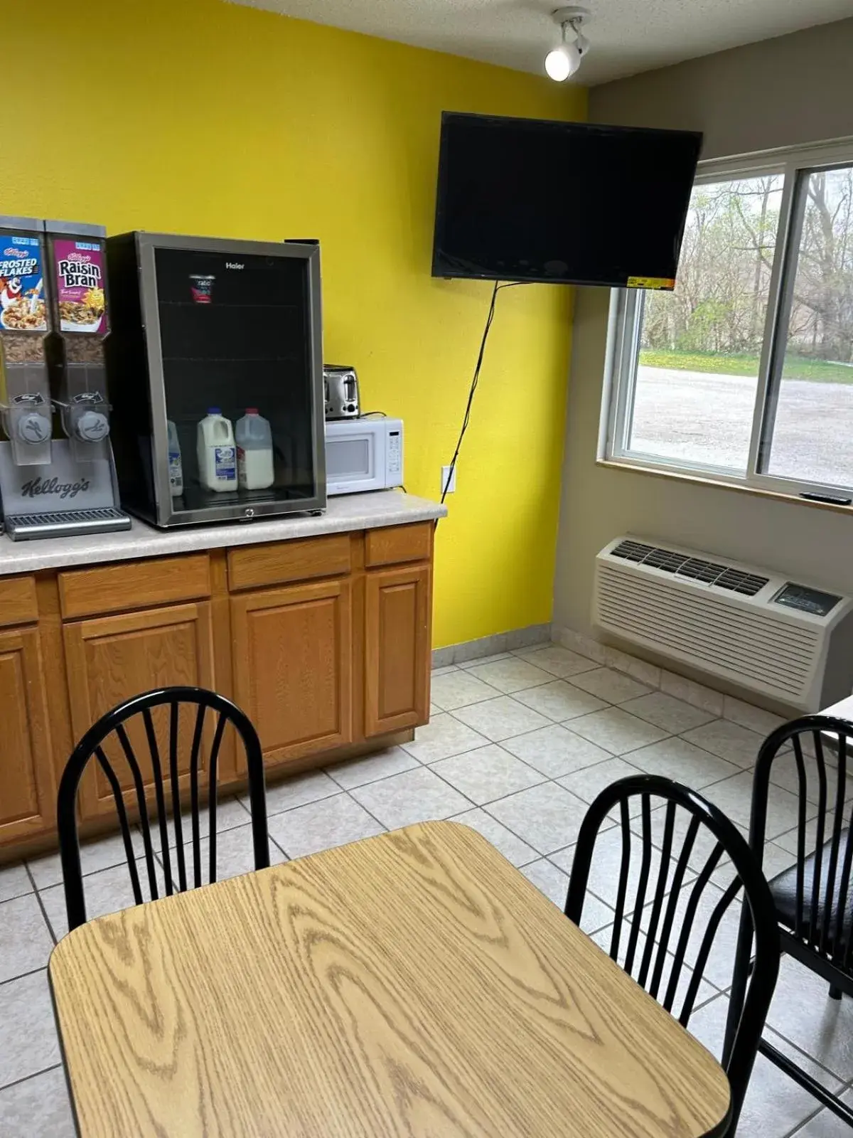 Breakfast in Super 8 by Wyndham Blair Breakfast in Super 8 by Wyndham Blair