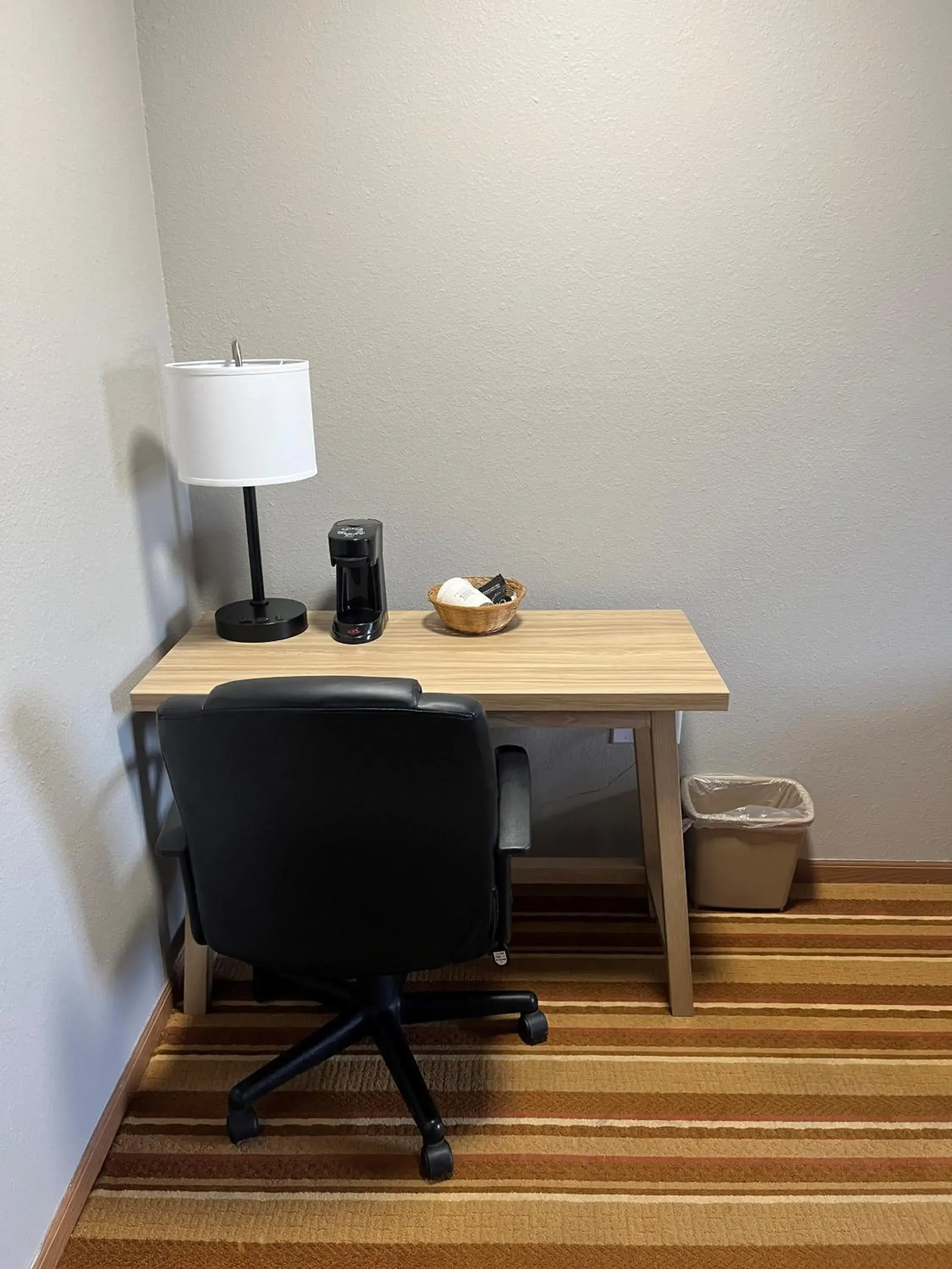 Queen Room - Disability Access/Non-Smoking in Super 8 by Wyndham Blair Queen Room - Disability Access/Non-Smoking in Super 8 by Wyndham Blair