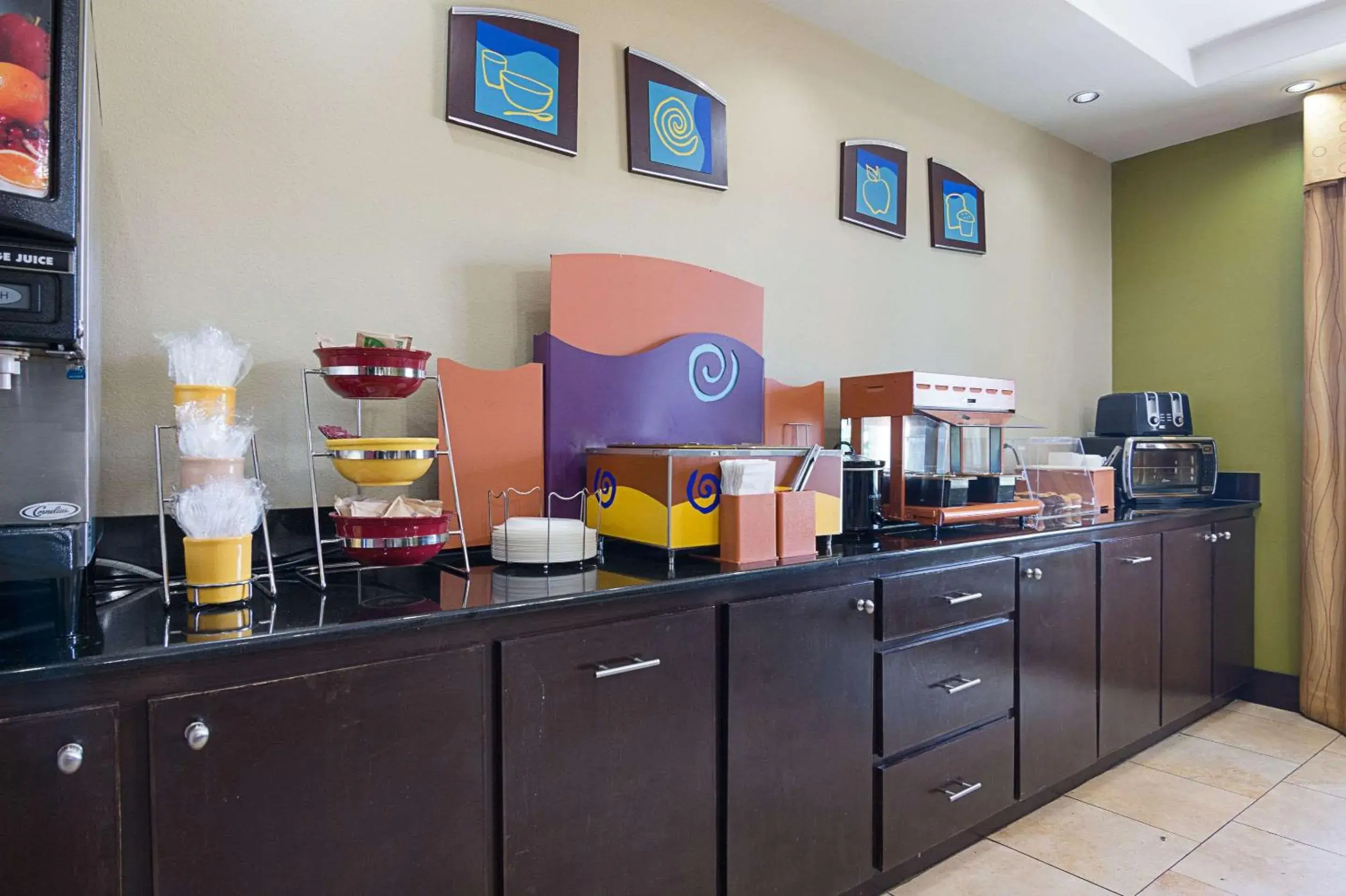 Restaurant/places to eat in Rodeway Inn & Suites Restaurant/places to eat in Rodeway Inn & Suites