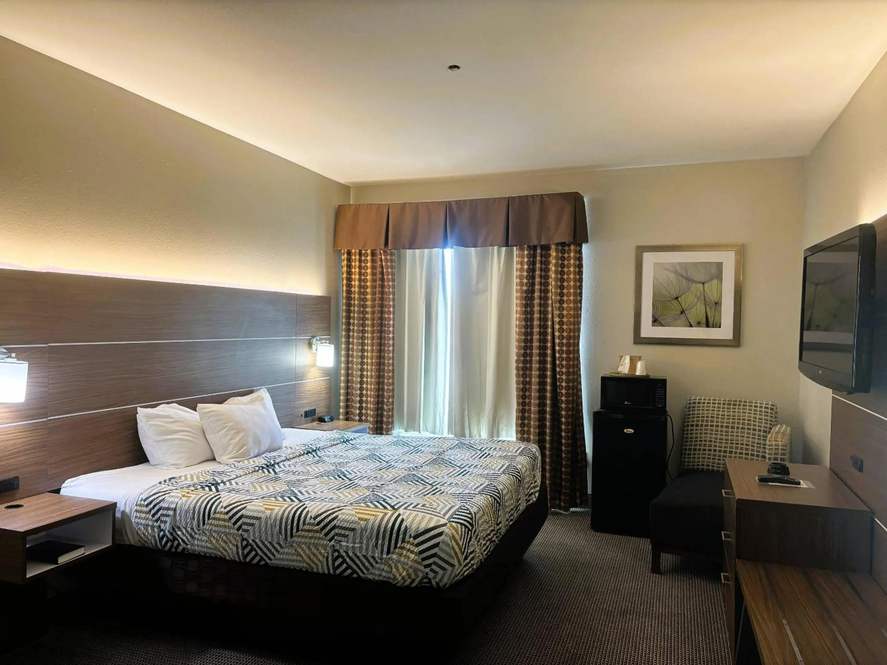 Bedroom, Bed in Rodeway Inn & Suites Winnfield